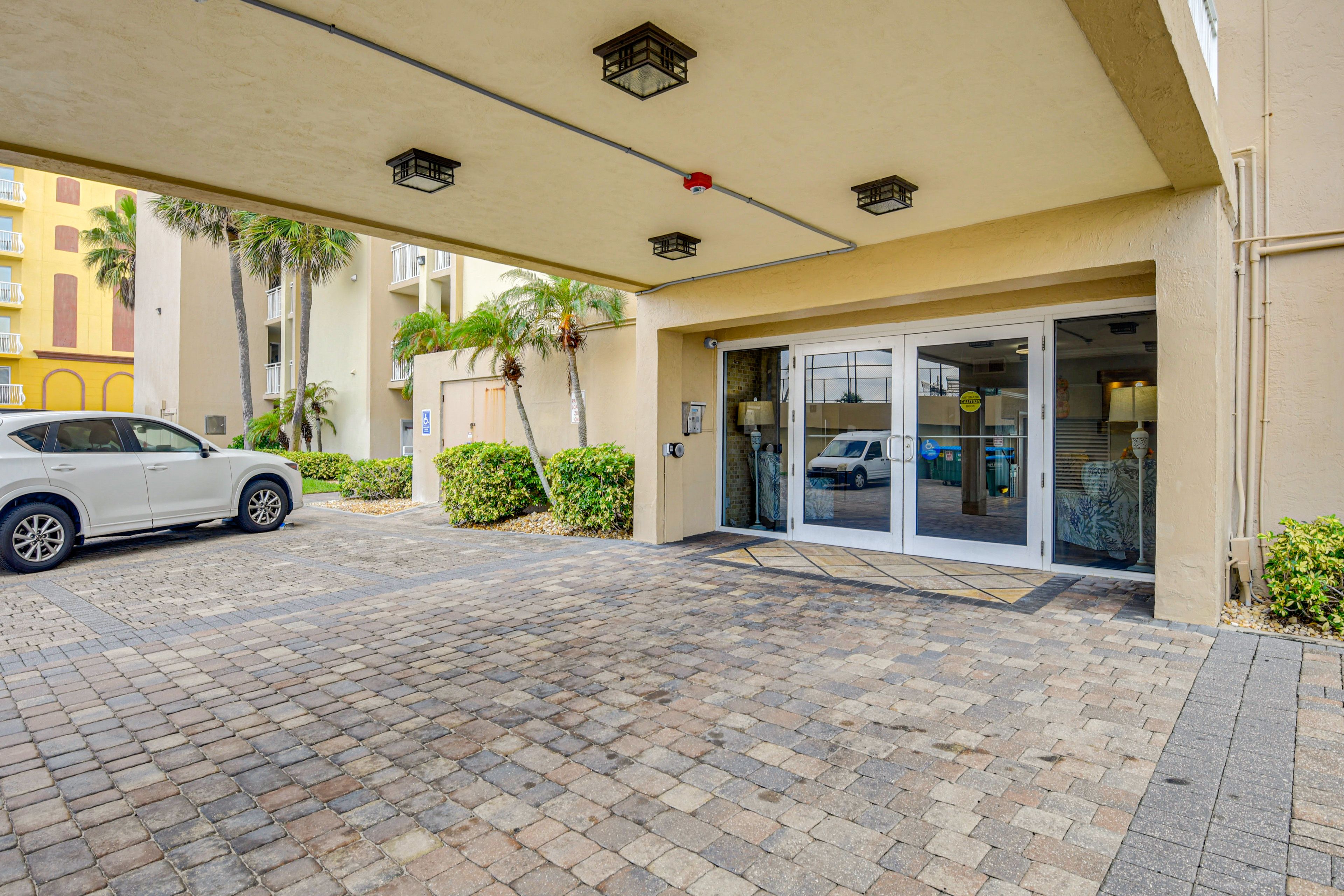 Community Parking Garage (1 Vehicle) | Community Lot (First-Come, First-Served)