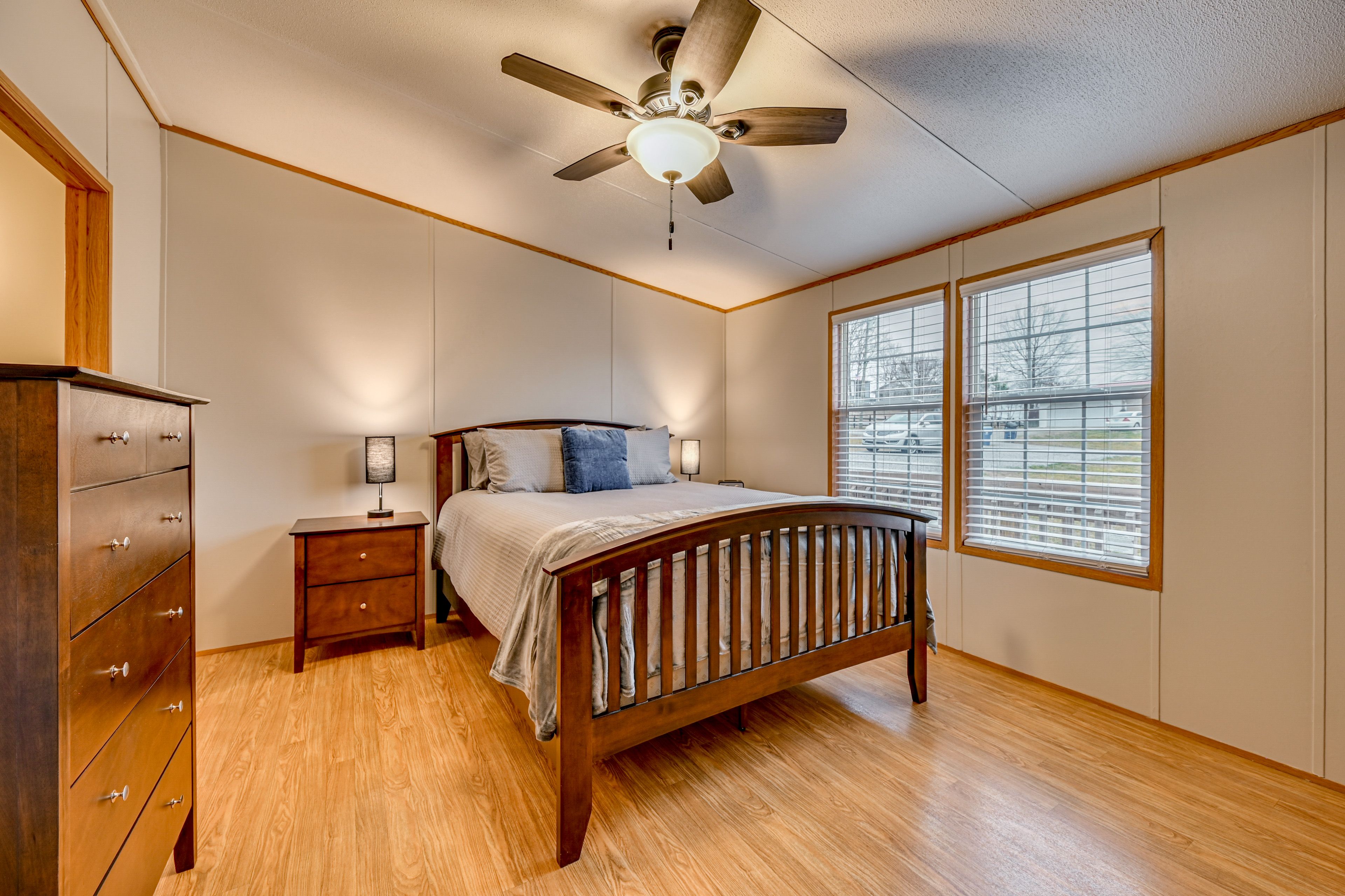 Bedroom 1 | Full Bed