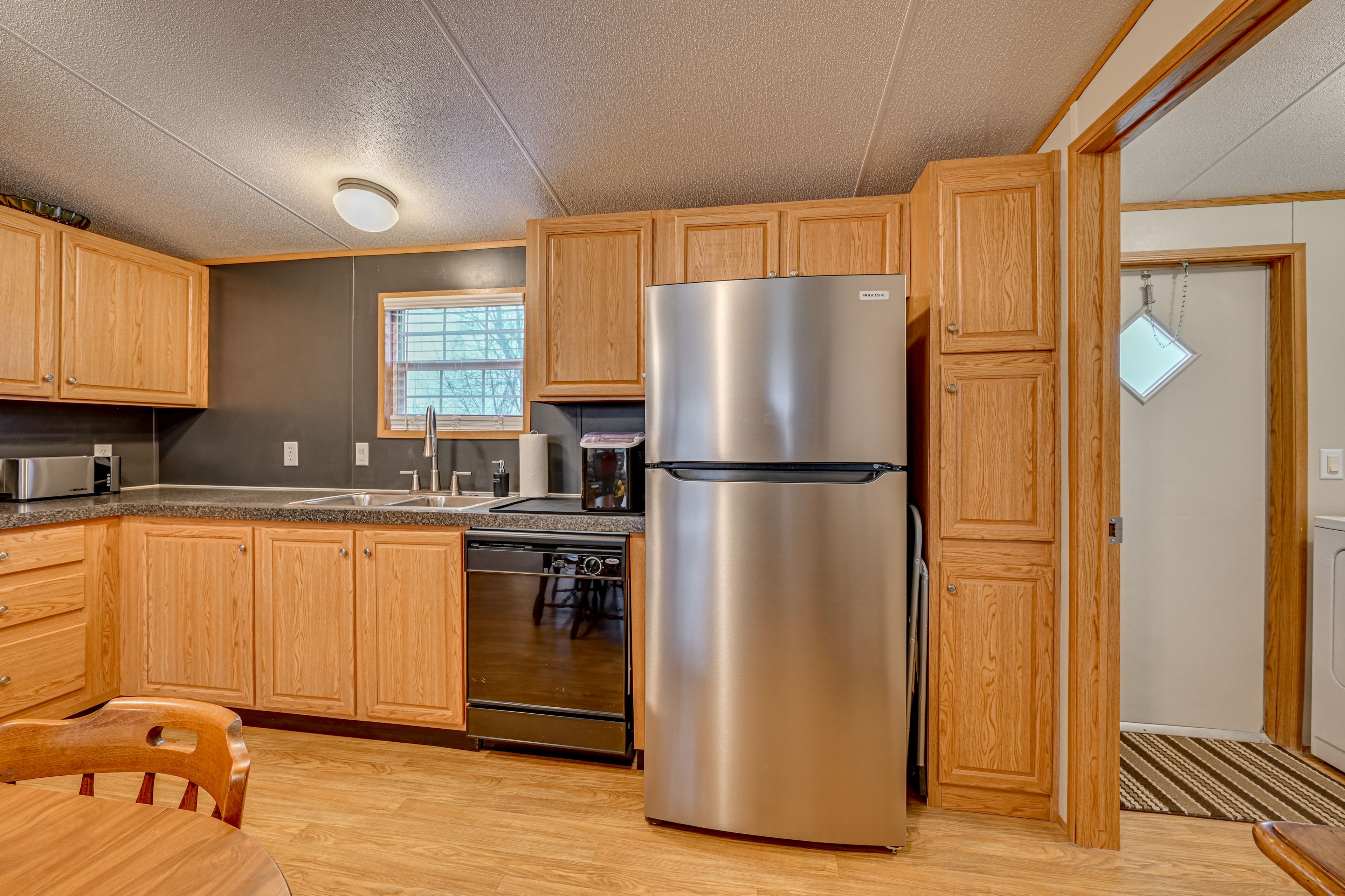 Kitchen & Dining Area