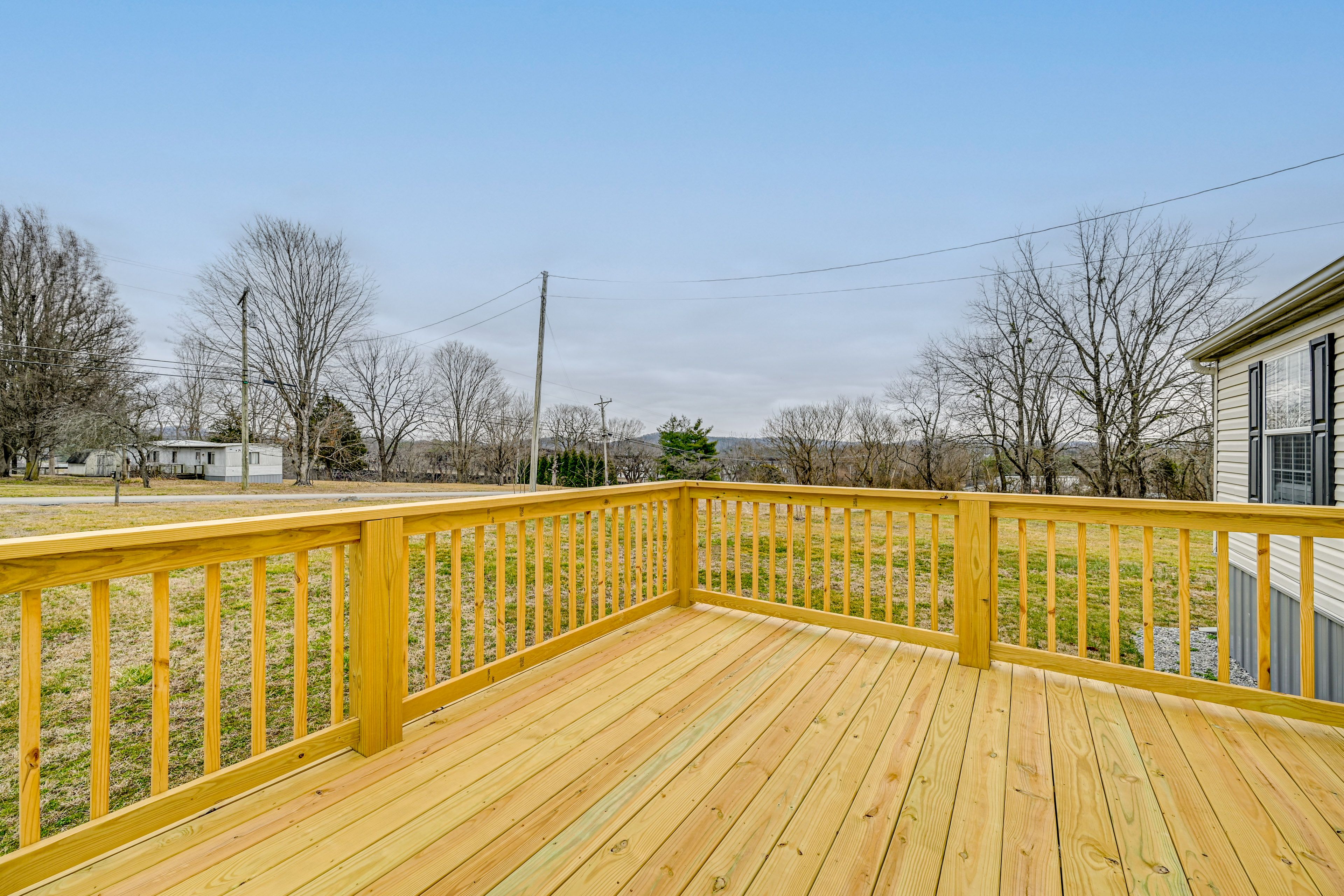 Deck & Spacious Yard