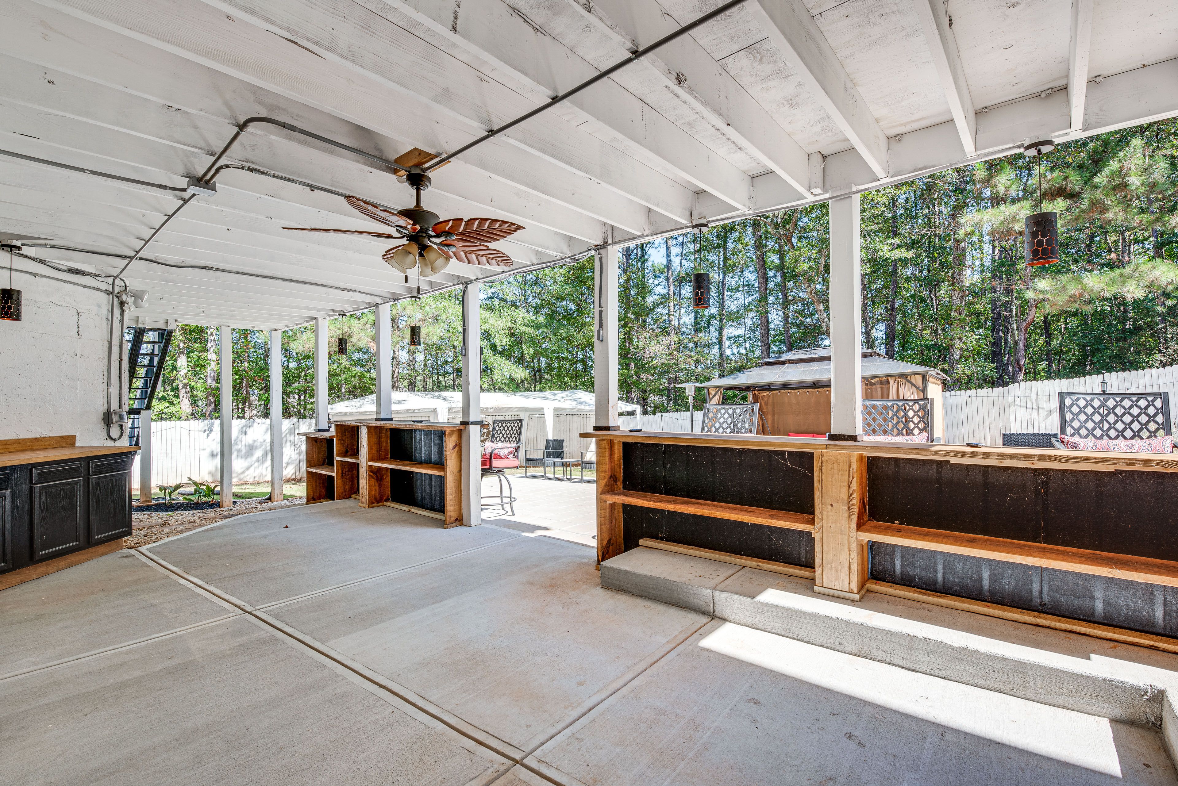 Outdoor Bar | Smart TVs