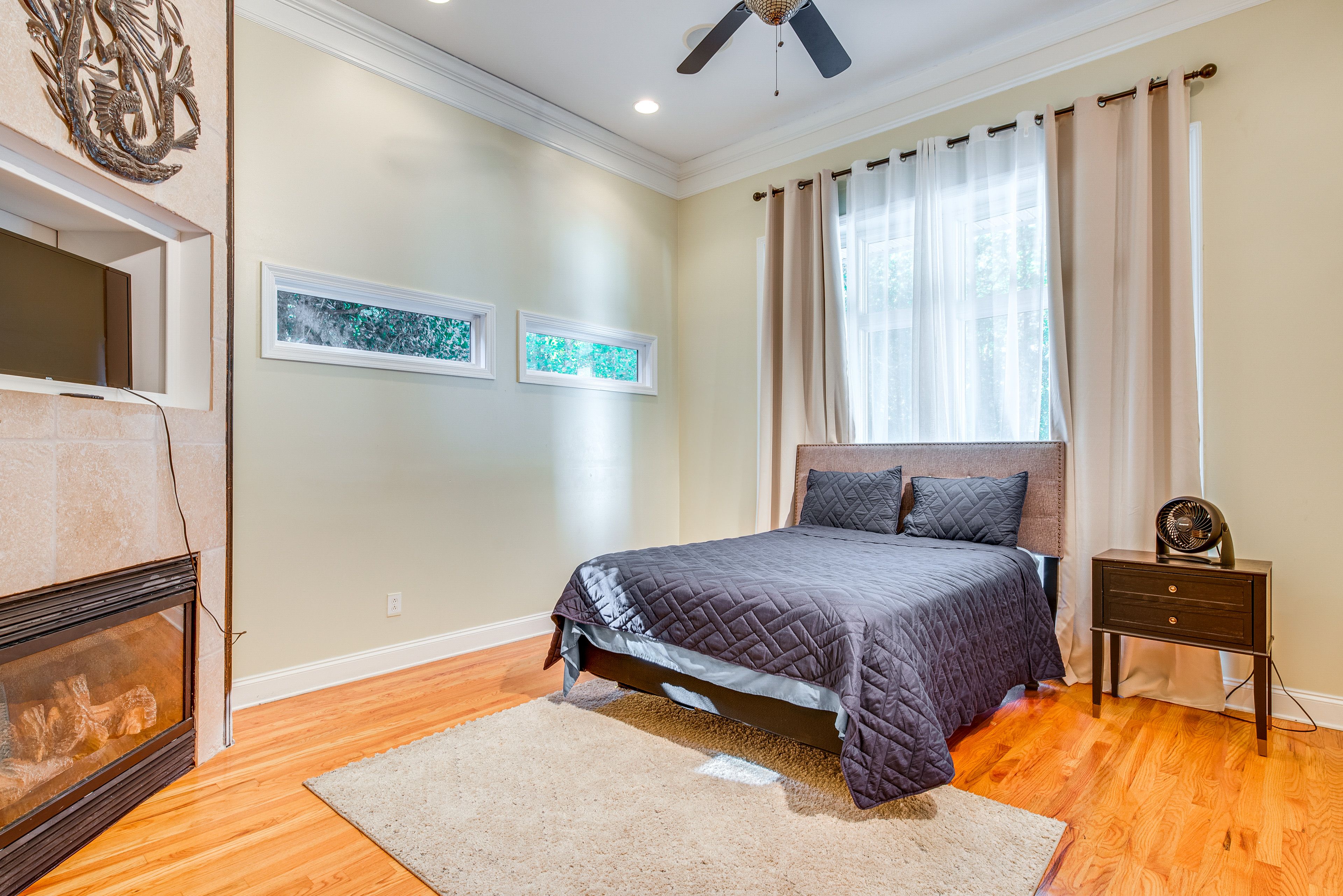Bedroom 2 | Main Level | Full Bed | Smart TV | Gas Fireplace