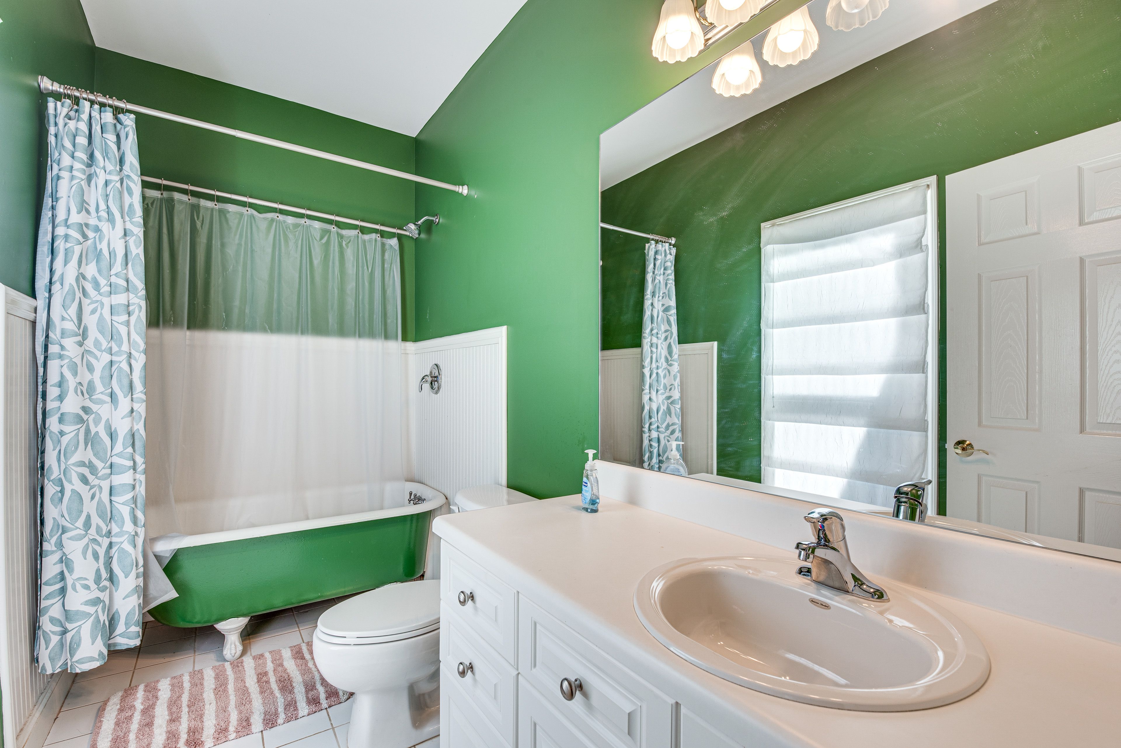 Full Bathroom | Main Level