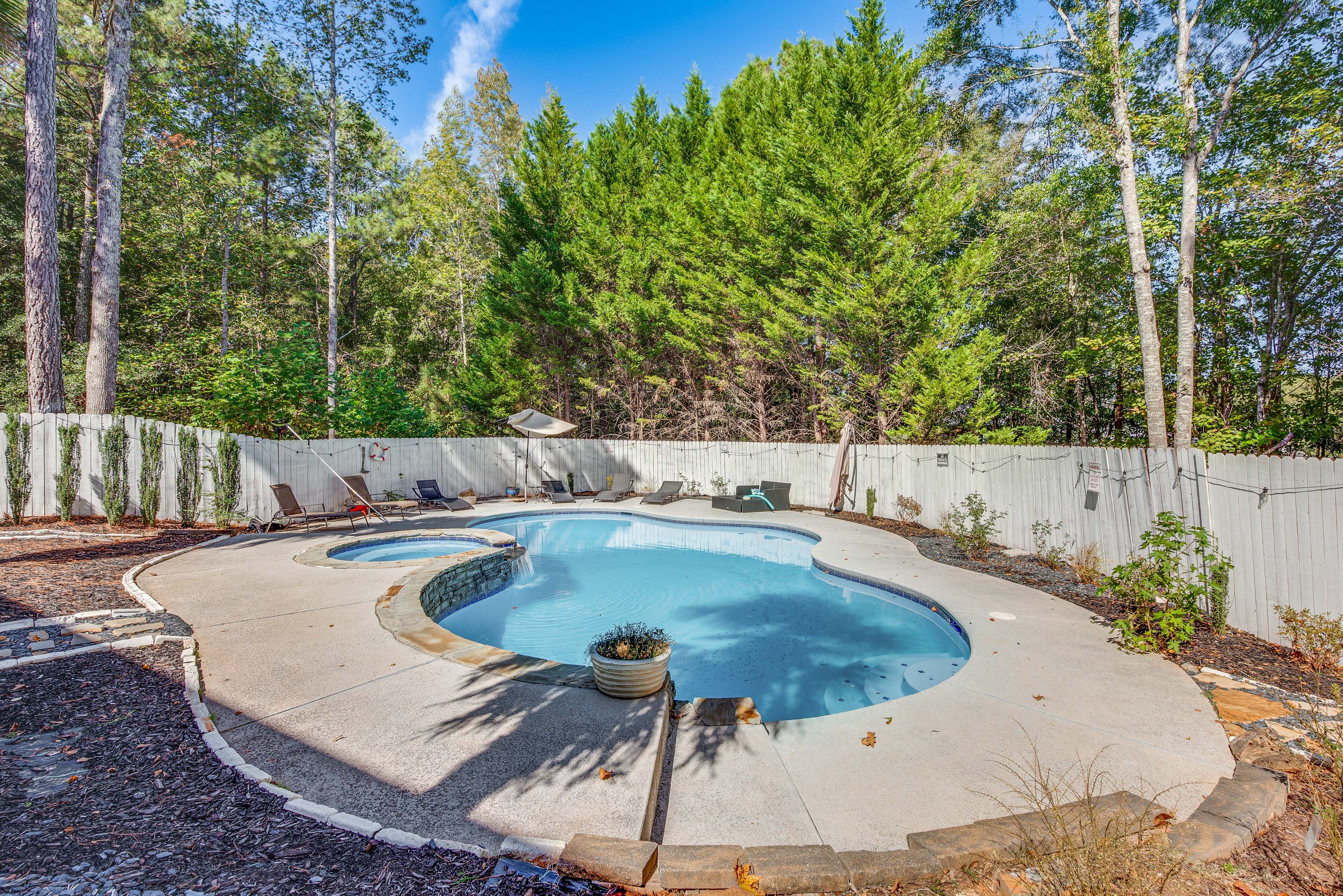 Private Pool & Spa | Patio w/ Gas & Charcoal Grills