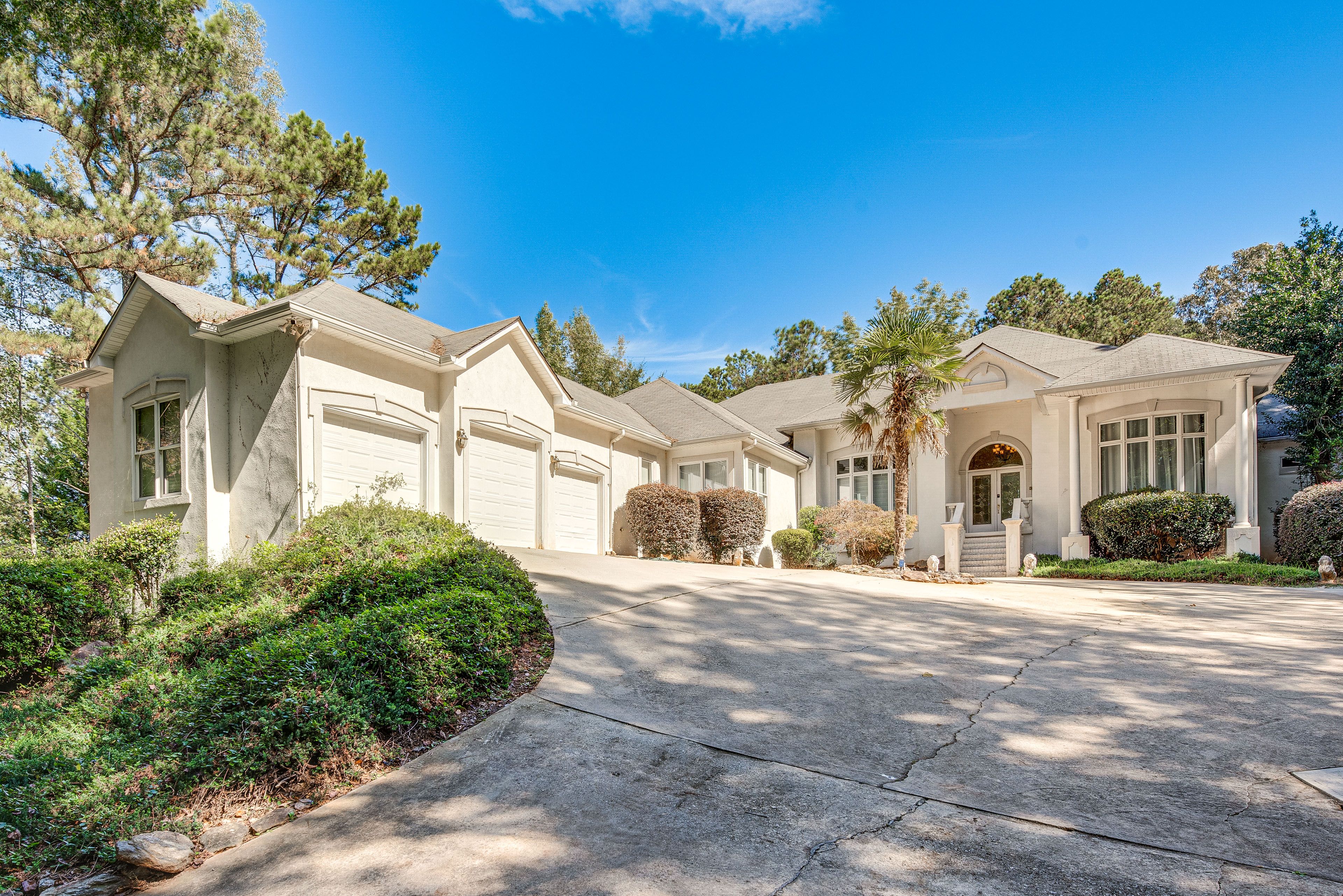 Parking | Driveway (10 Vehicles)