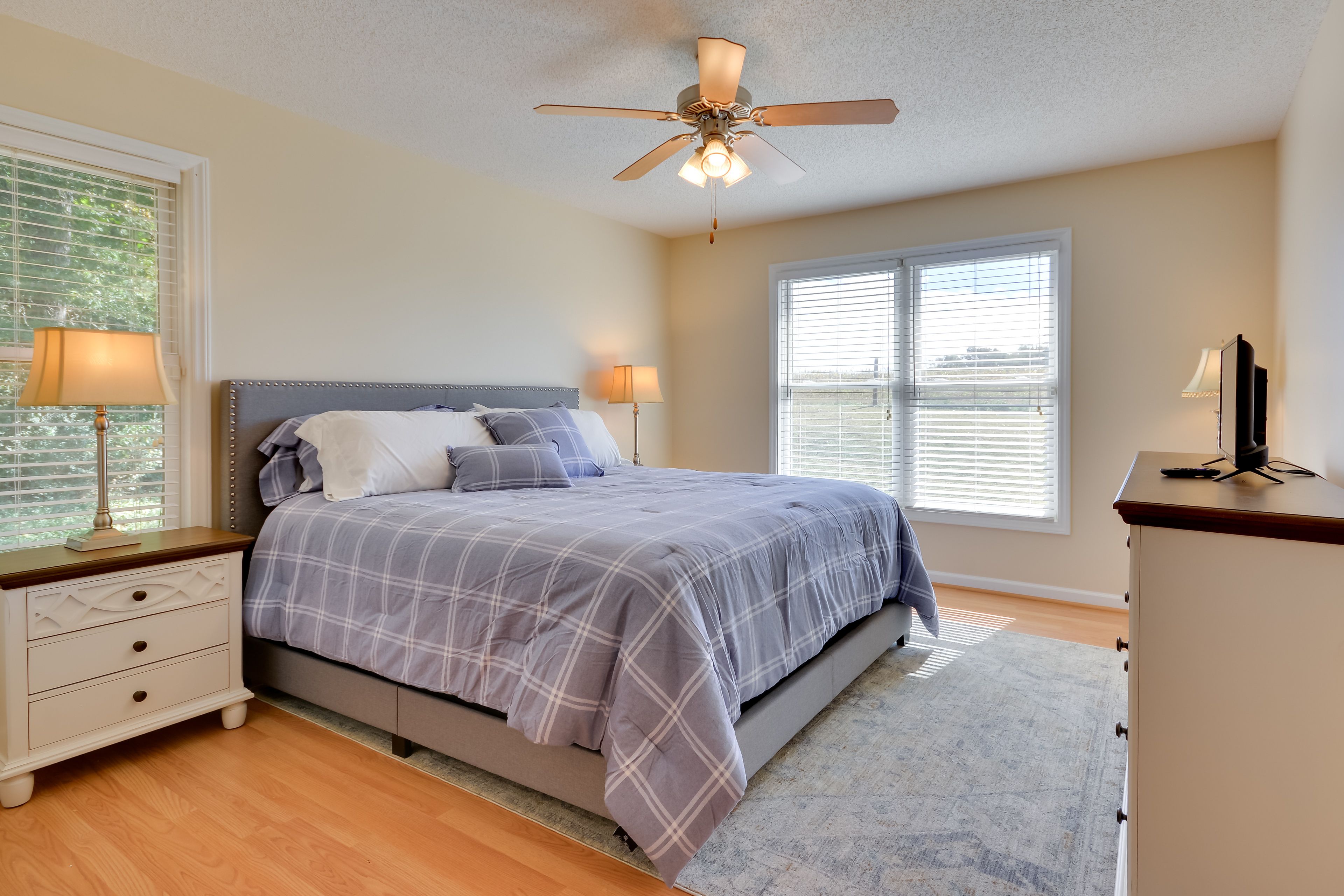 Bedroom 1 | King Bed | Smart TV