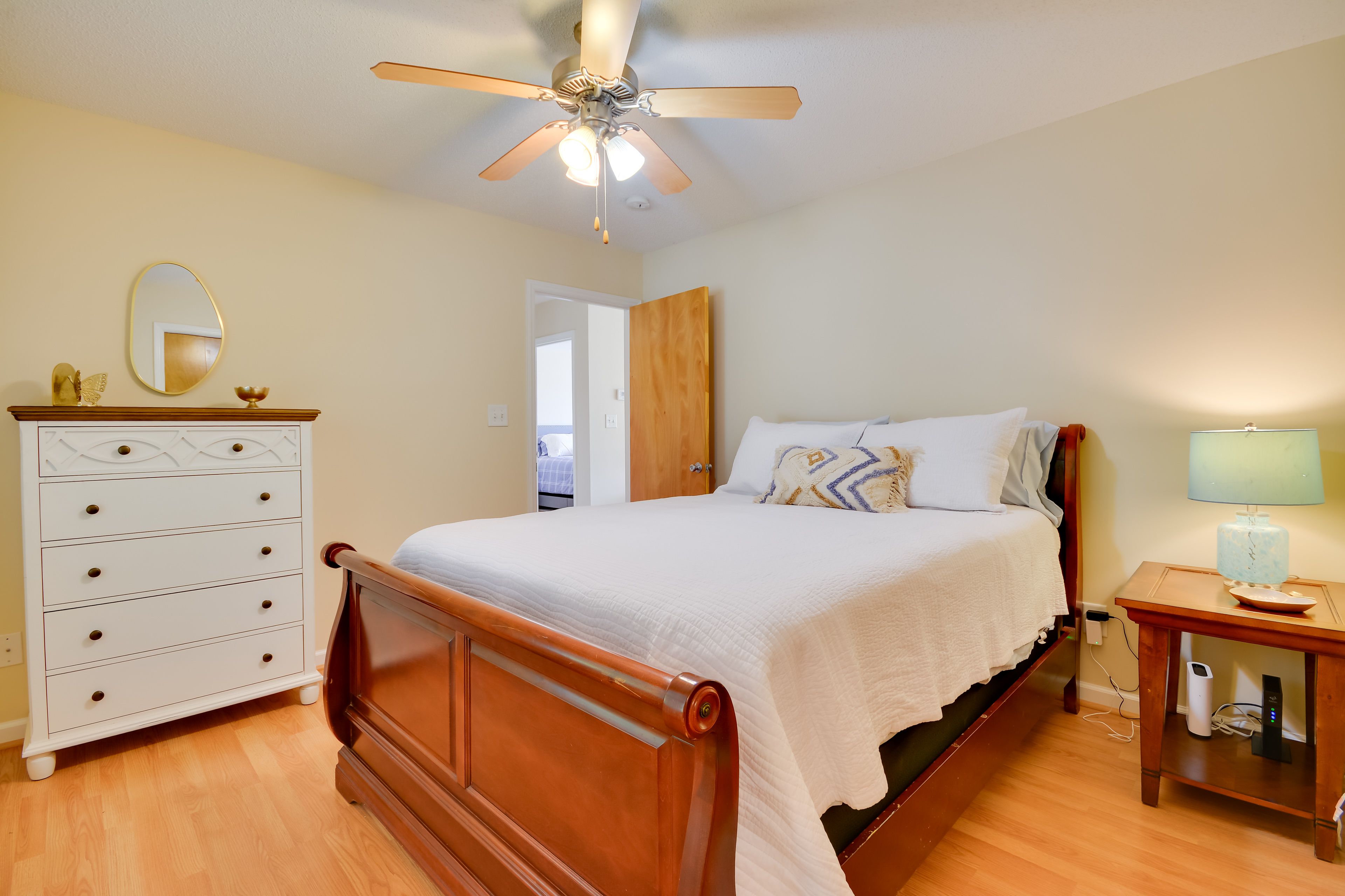 Bedroom 2 | Queen Bed