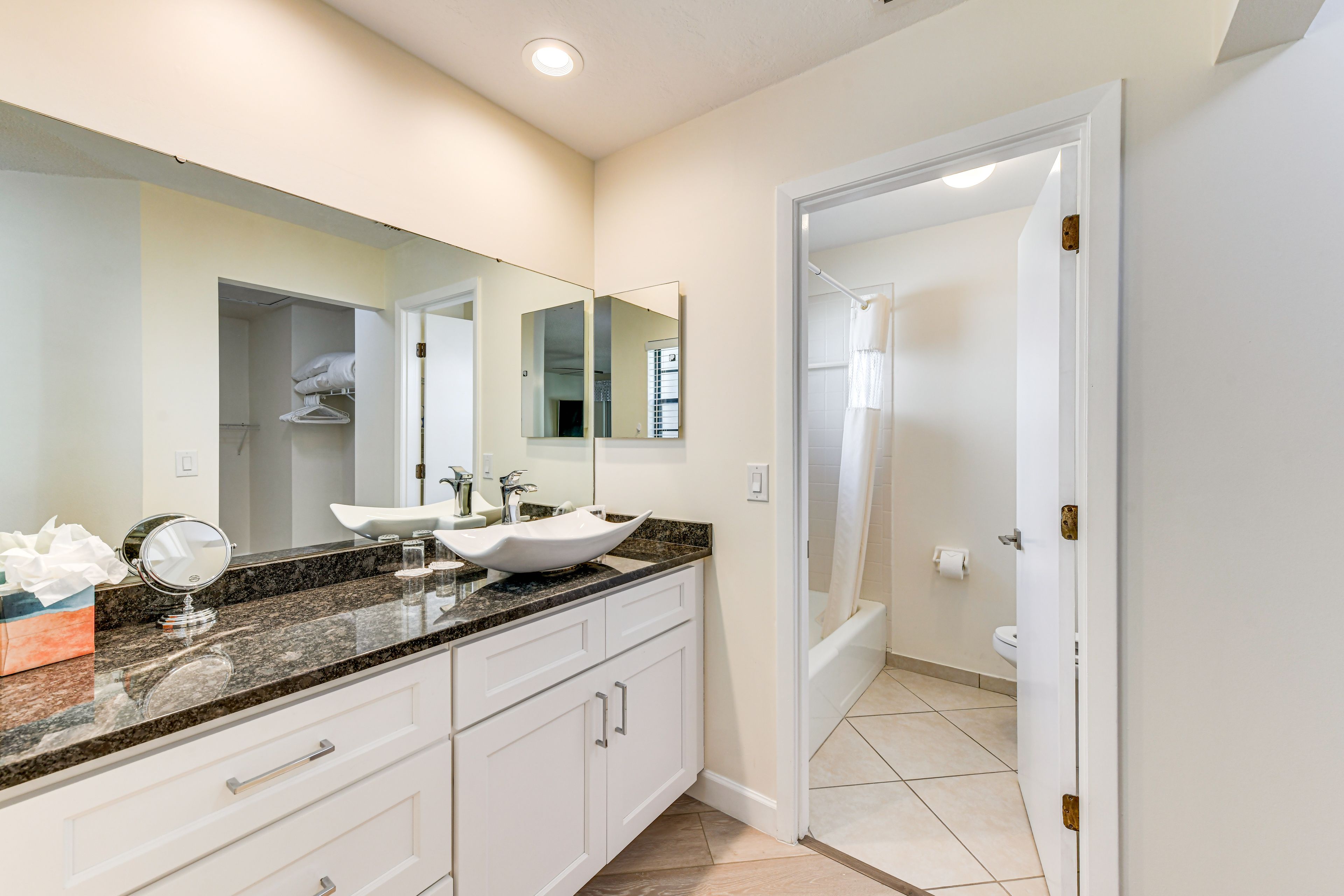 En-Suite Bathroom | Towels Provided | Complimentary Toiletries | Hair Dryer