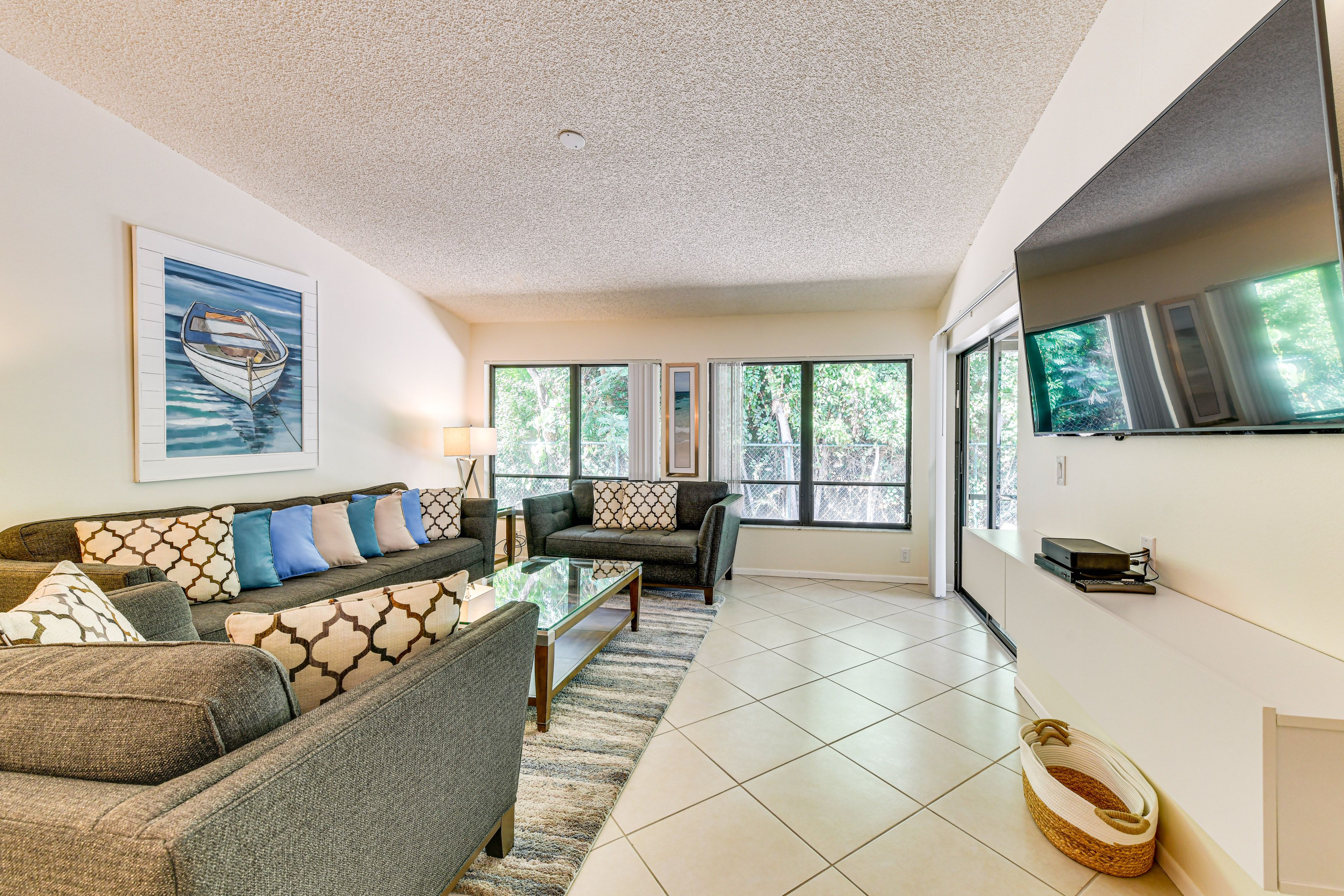 Living Room | Smart TV | Free WiFi