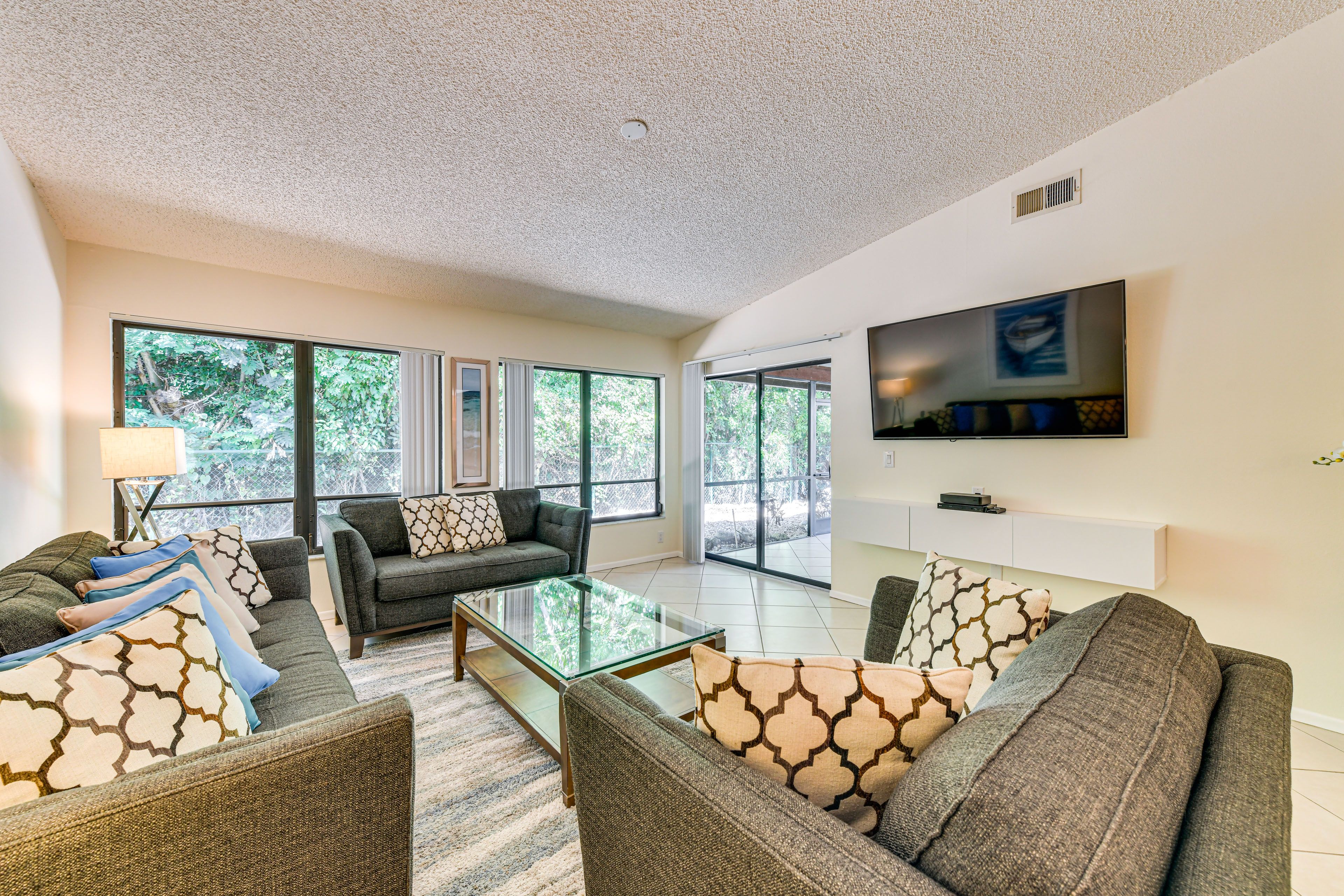 Sarasota Vacation Rental | 2BR | 1BA | 1,400 Sq Ft | 1 Step Required