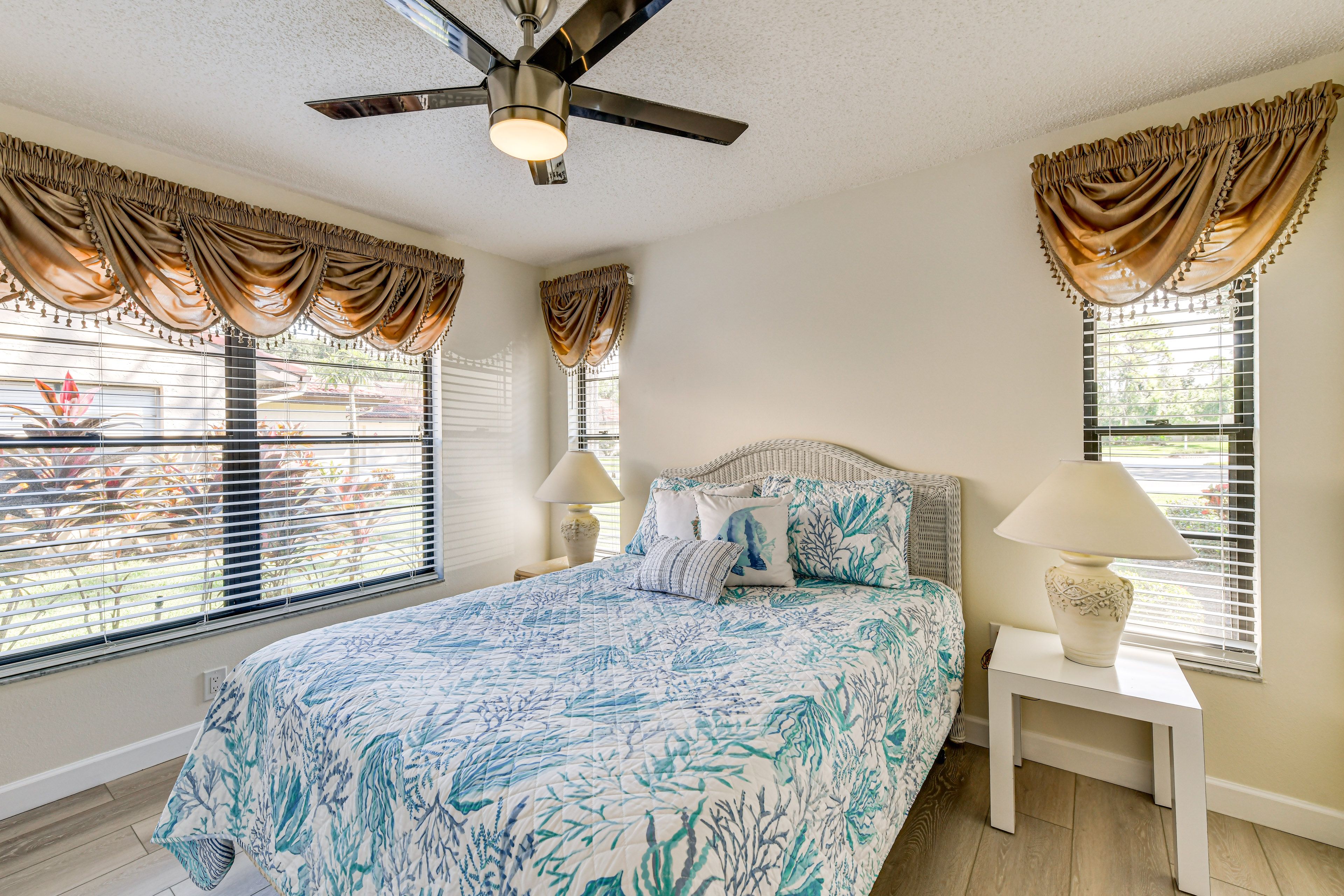 Bedroom 2 | Queen Bed | Smart TV