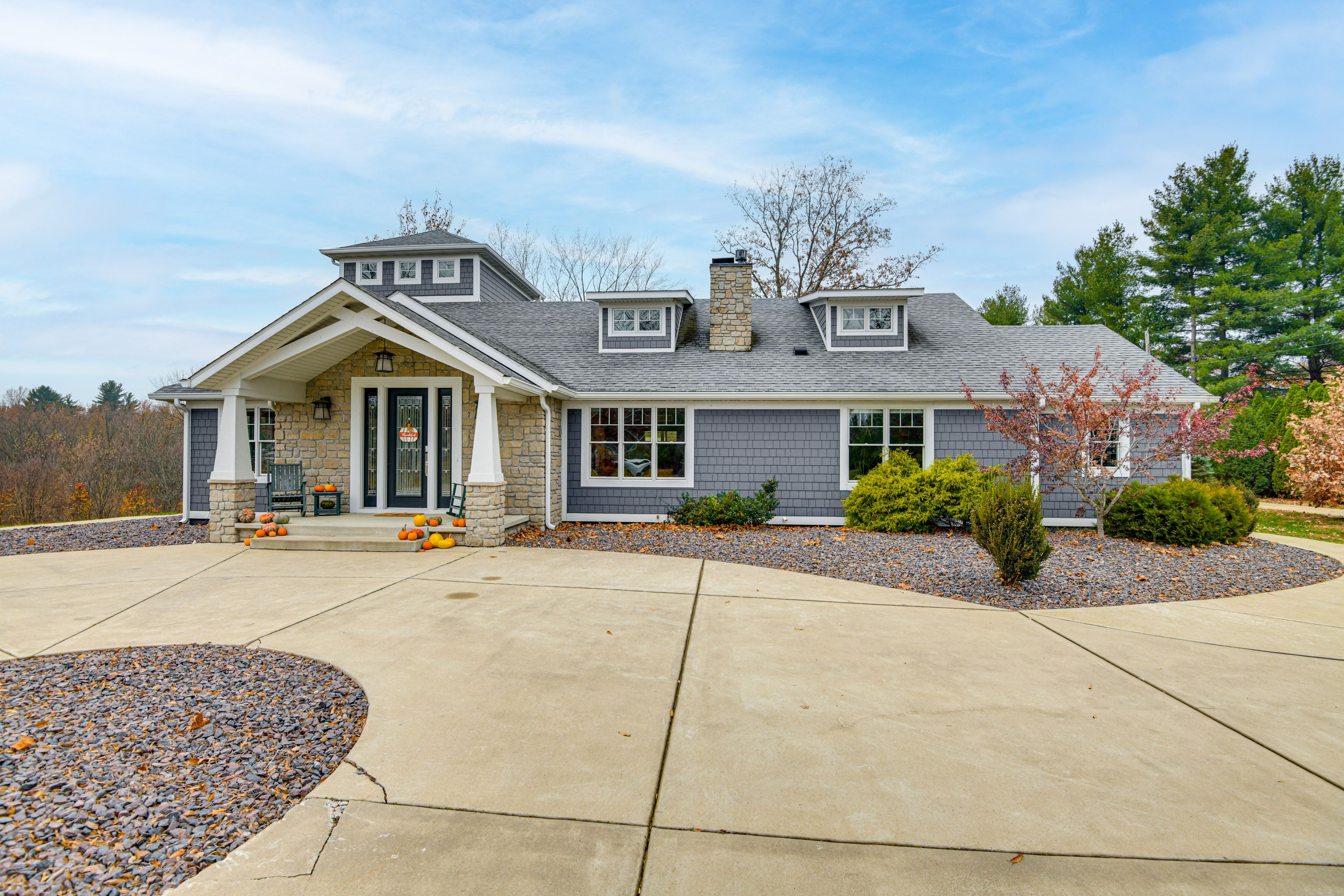 Springfield Vacation Rental | 5BR | 4.5BA | 5,000 Sq Ft | 3 Steps to Enter