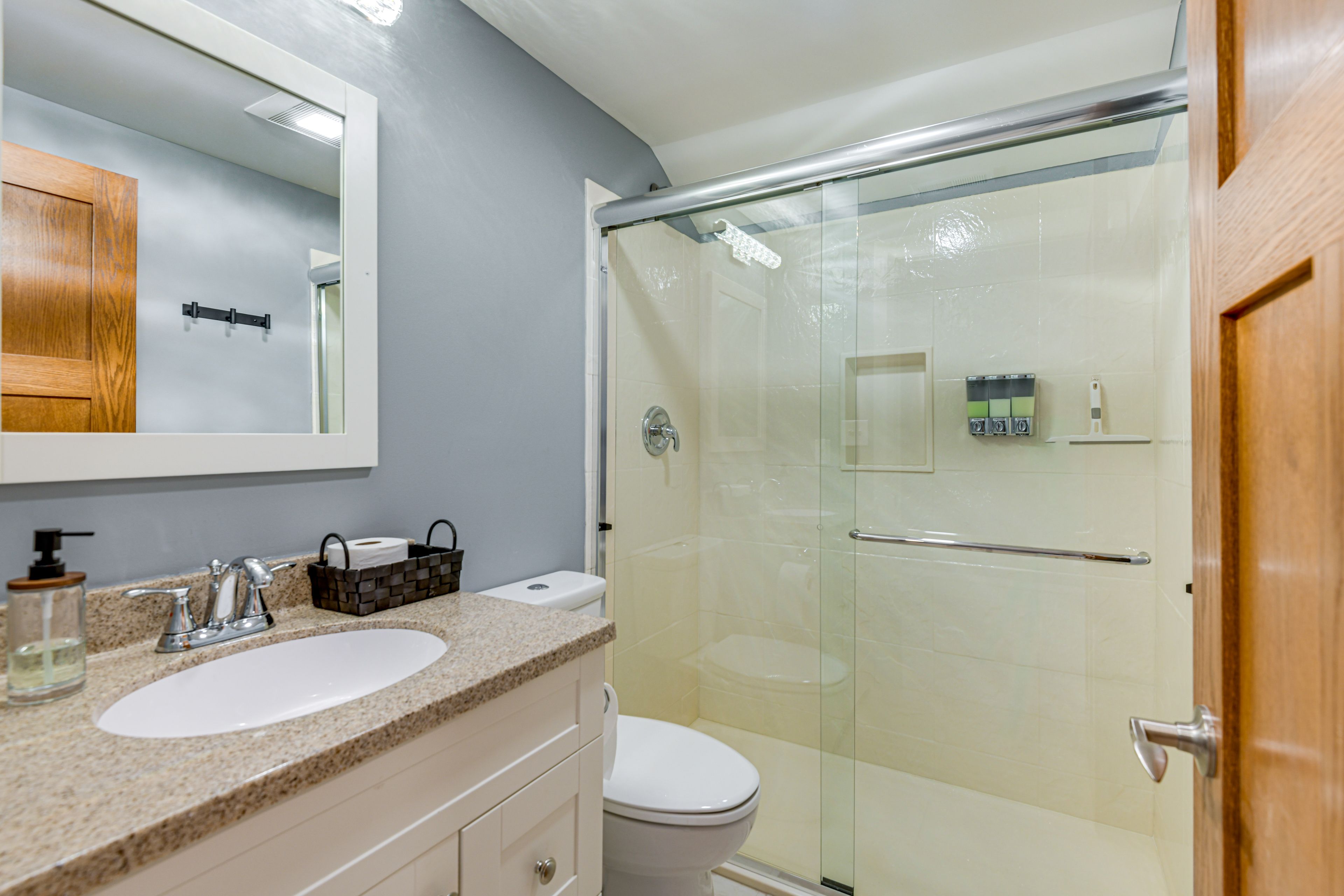 Full Bathroom | 2nd Floor