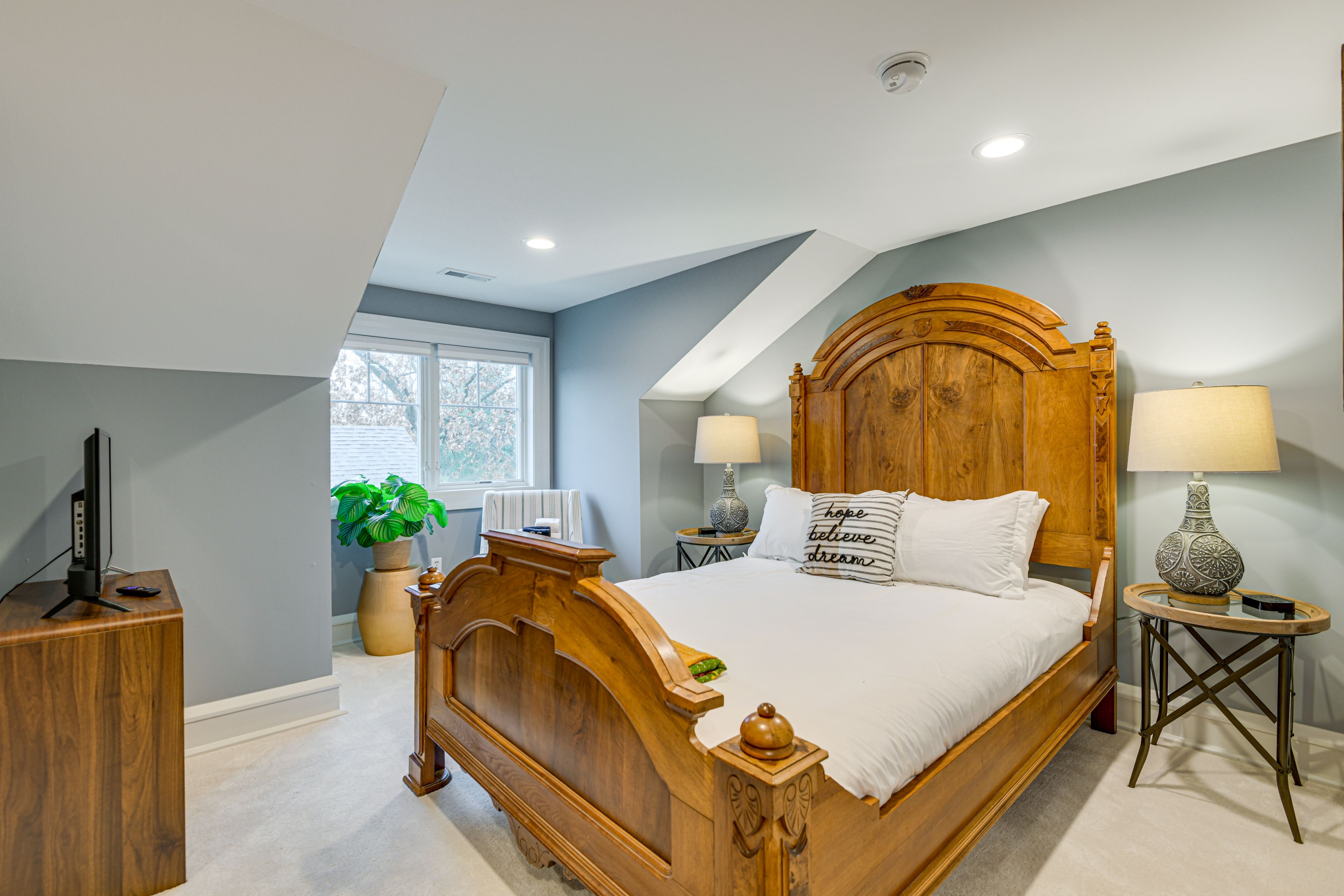 Bedroom 5 | Queen Bed | 2nd Floor