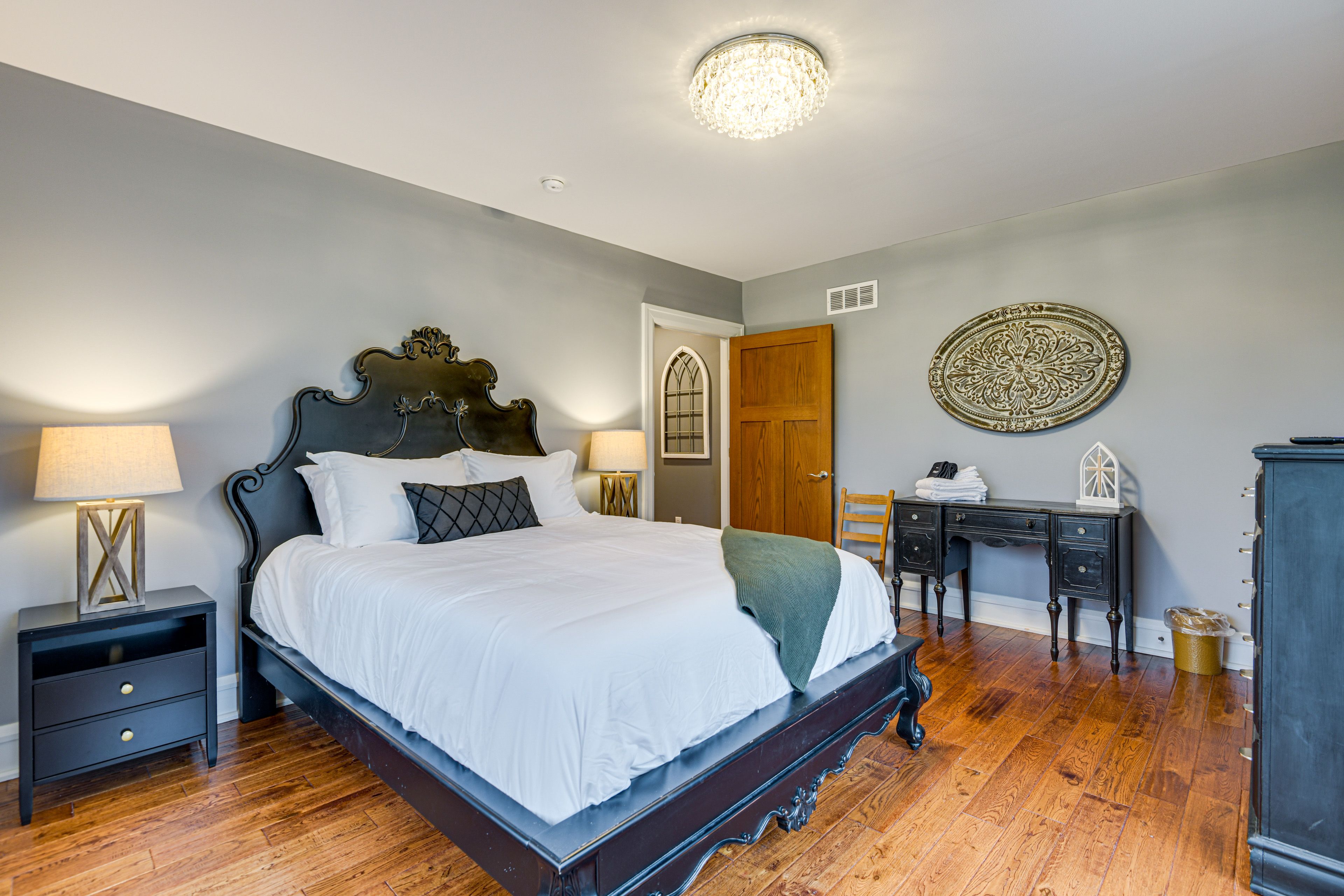 Bedroom 2 | Queen Bed | Linens Provided | 1st Floor