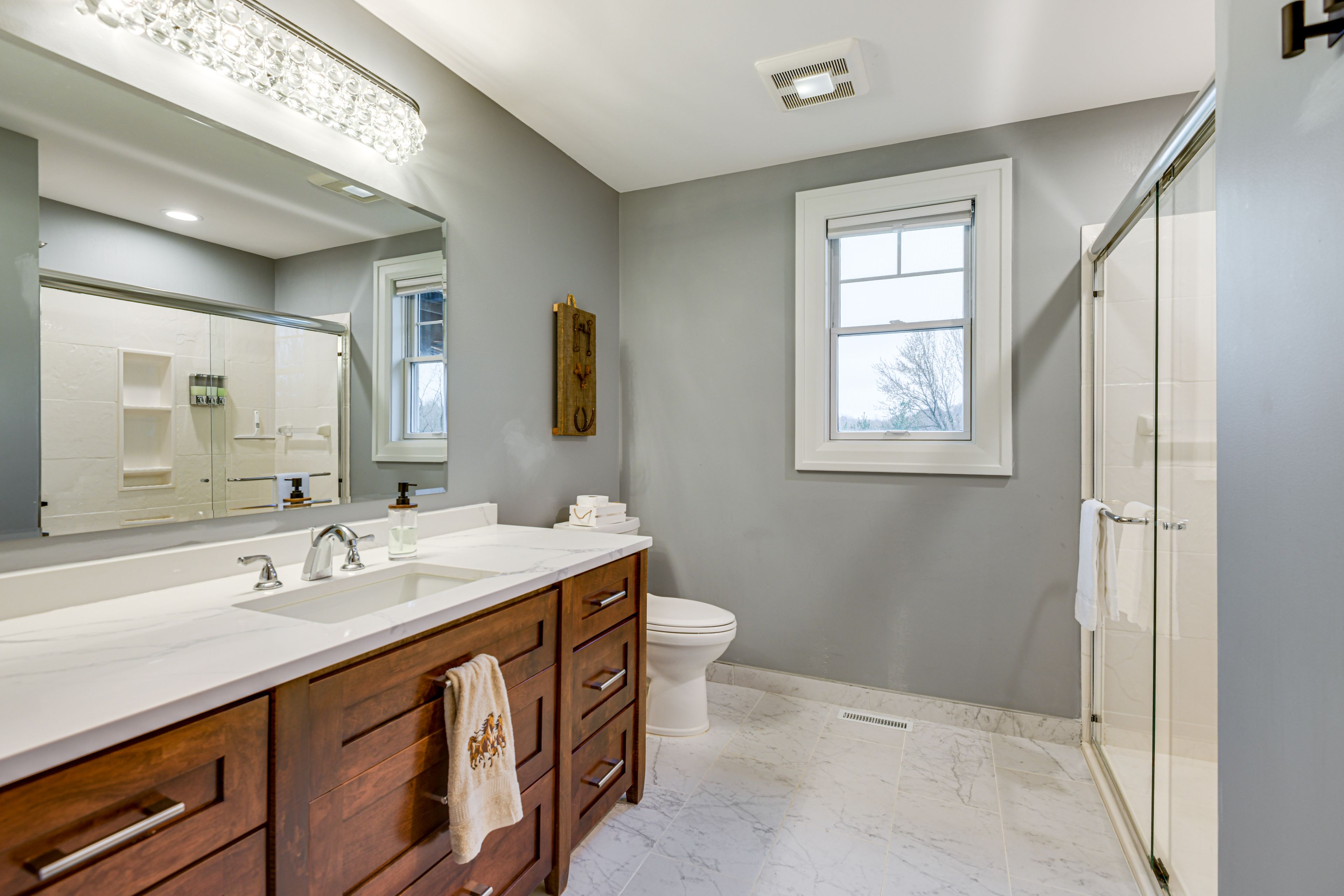 Full Bathroom | Complimentary Toiletries | 1st Floor