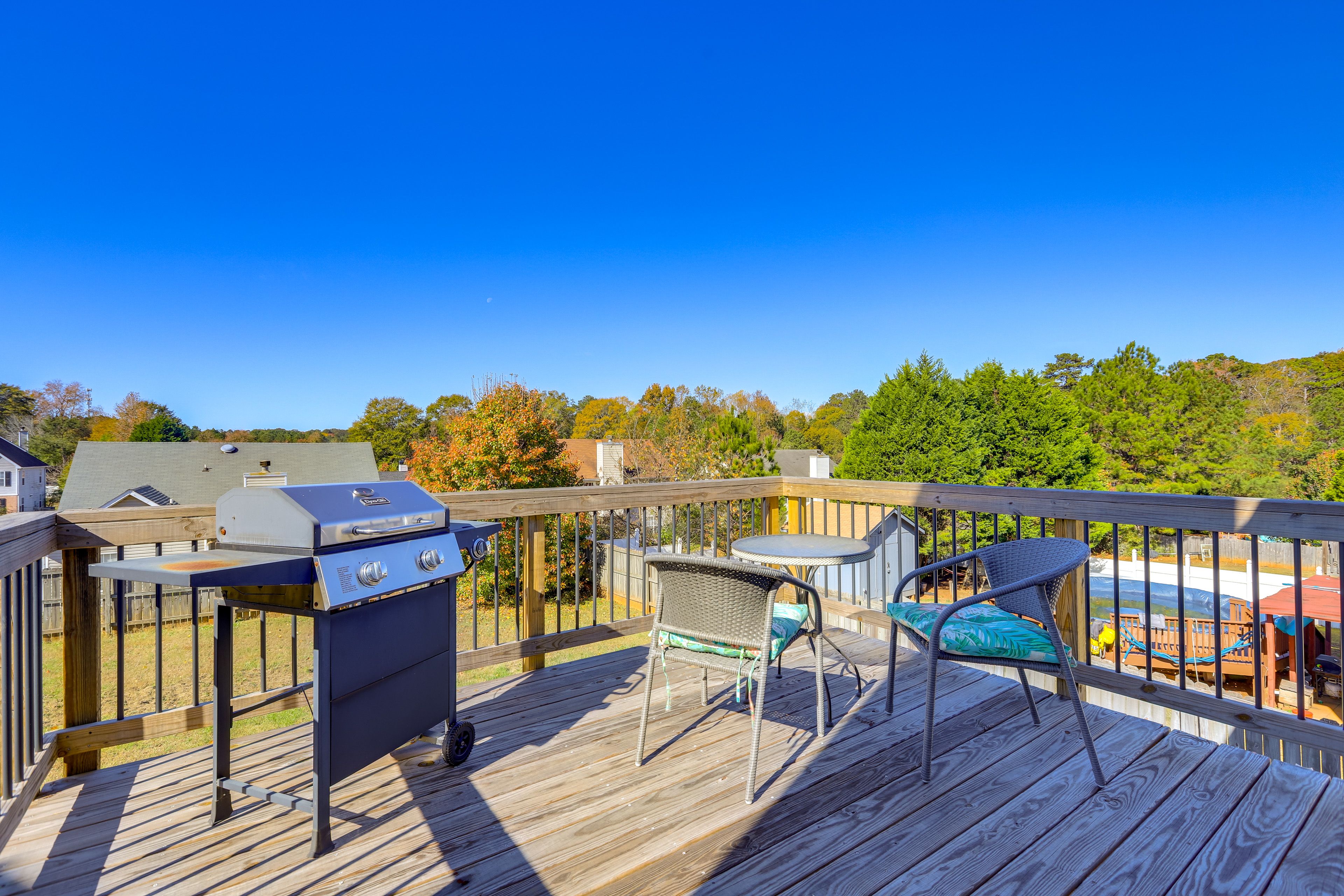 Deck w/ Gas Grill | Dining Table