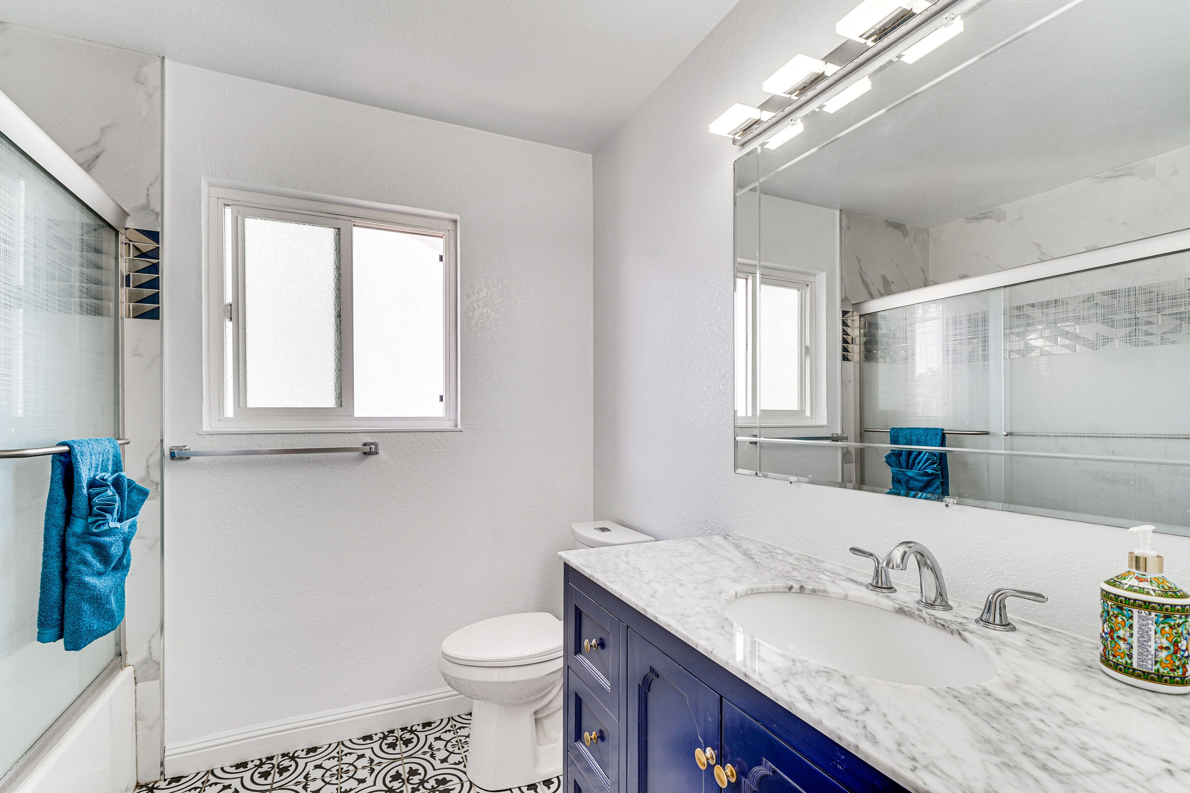 Bathroom | 2nd Floor