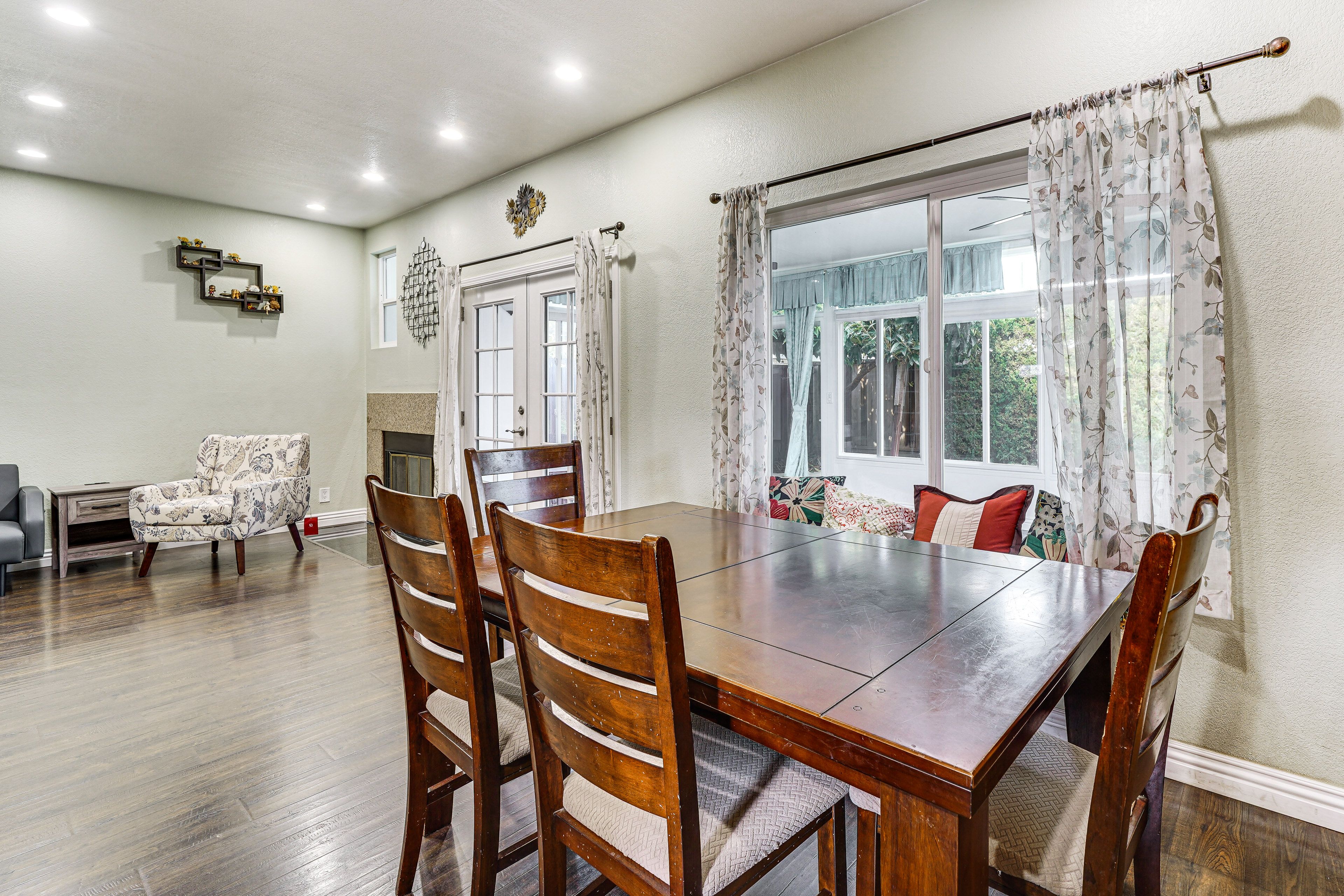 Dining Table | 1st Floor