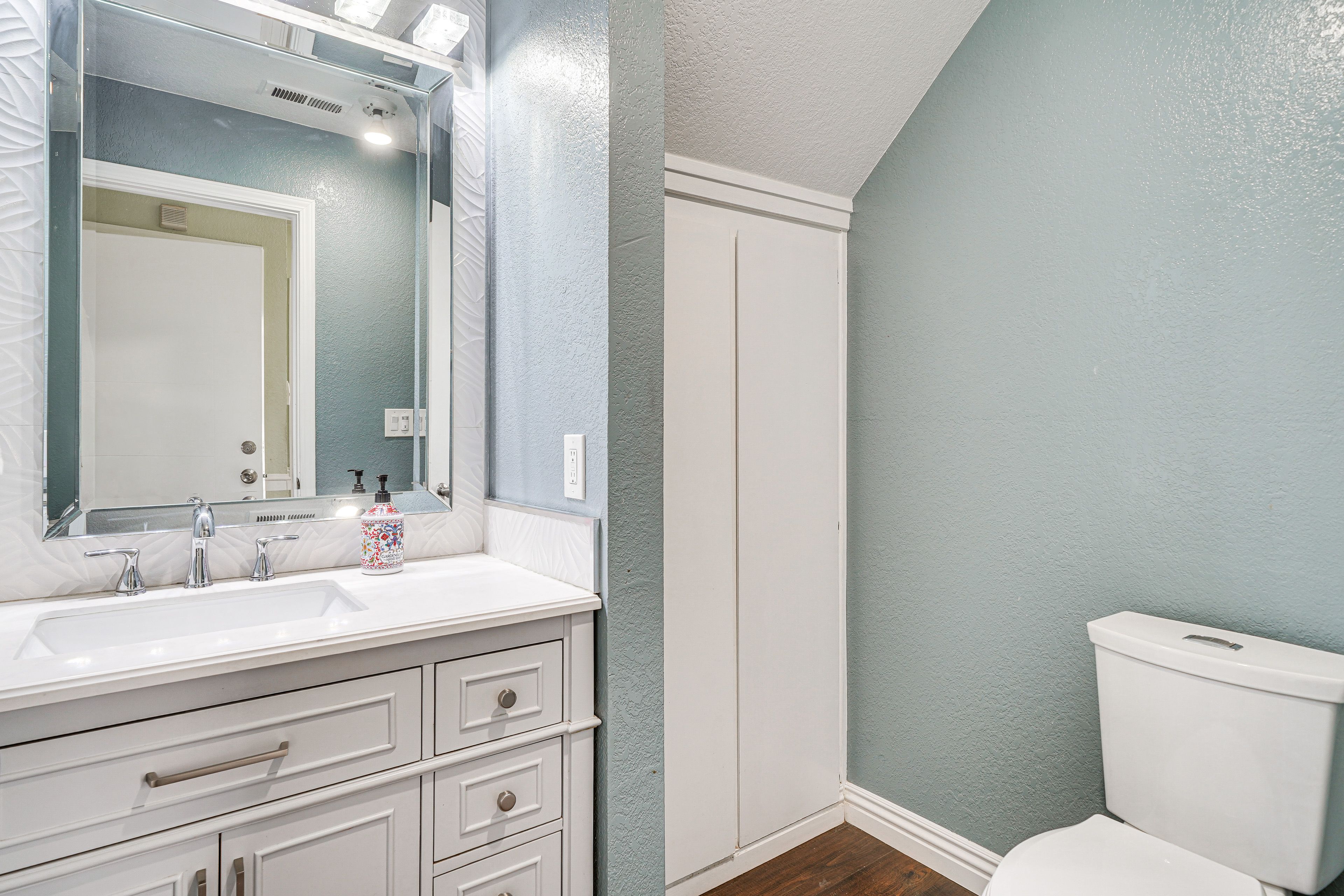 Half Bathroom | 1st Floor