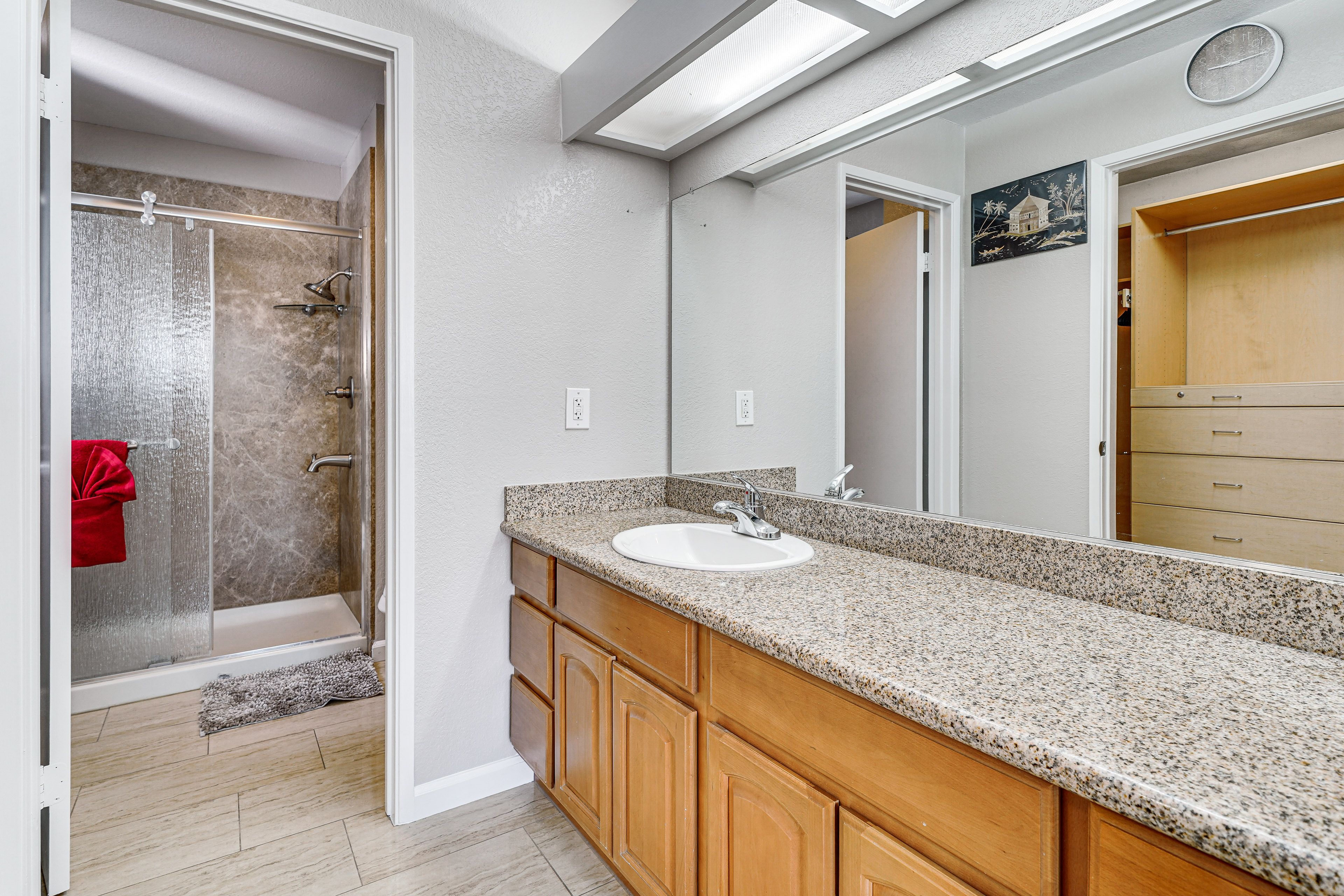 En-Suite Bathroom | 2nd Floor