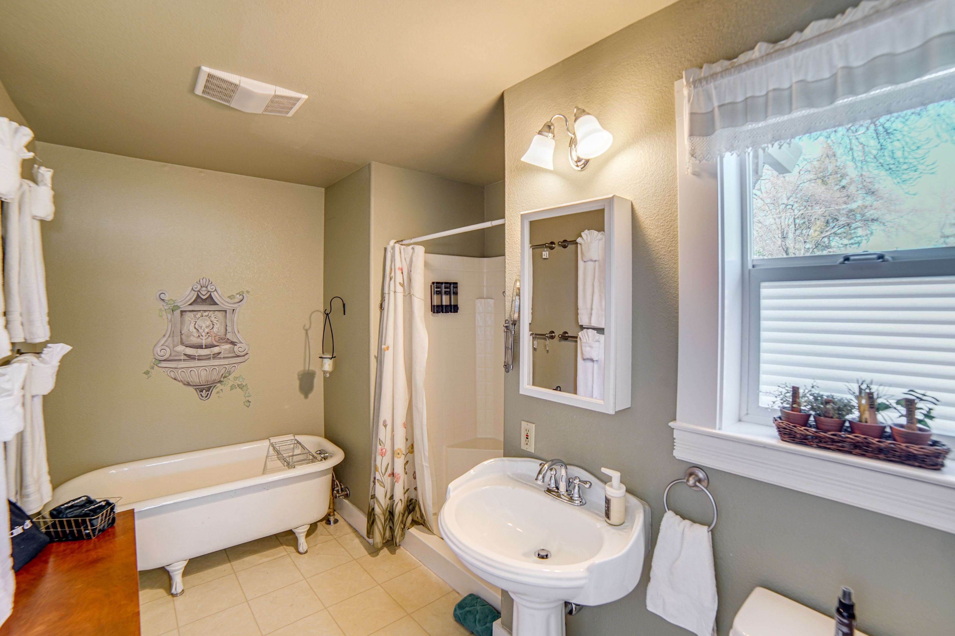 Full Bathroom | 1st Floor