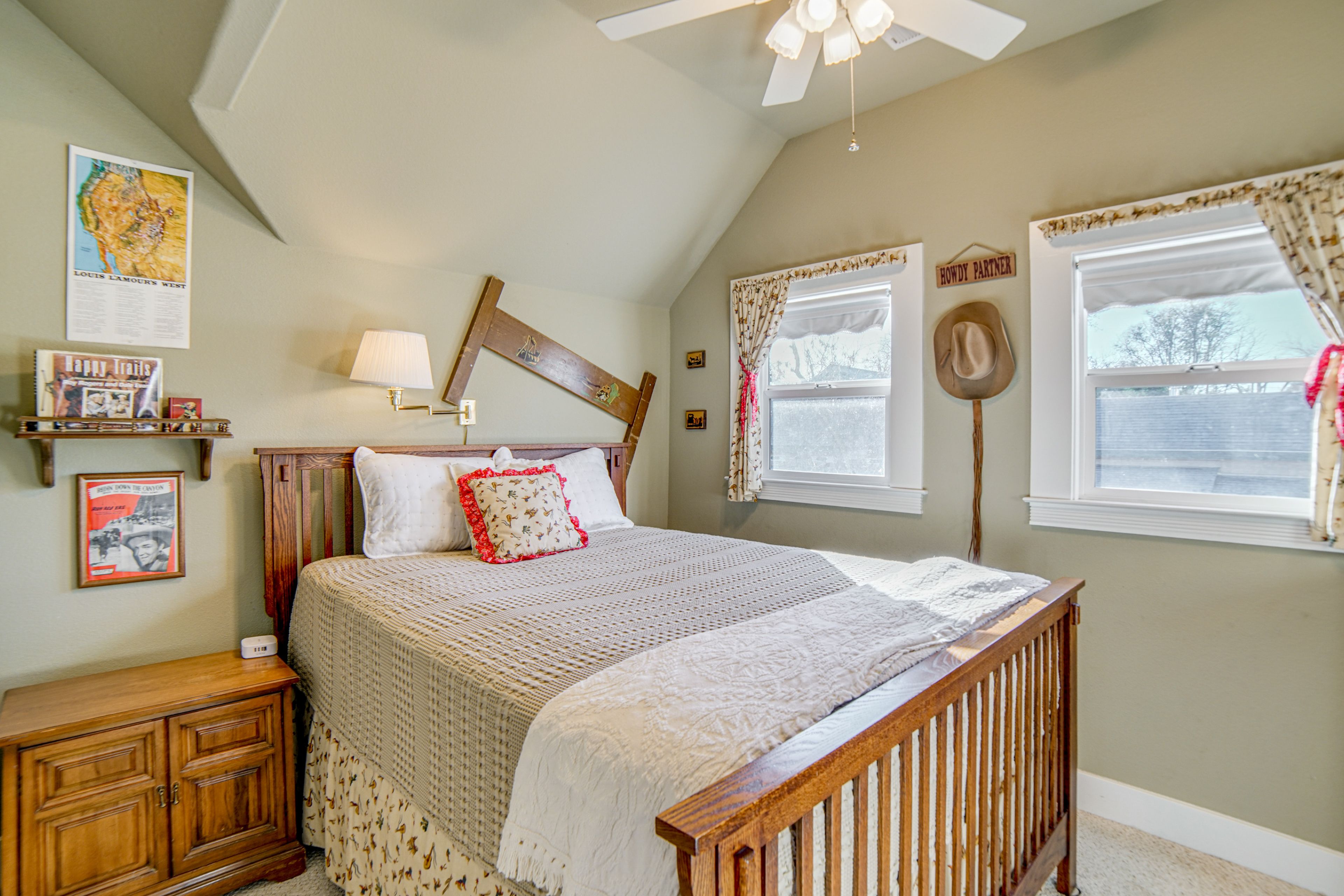 Bedroom 4 | Western Room | Queen Bed | 2nd Floor