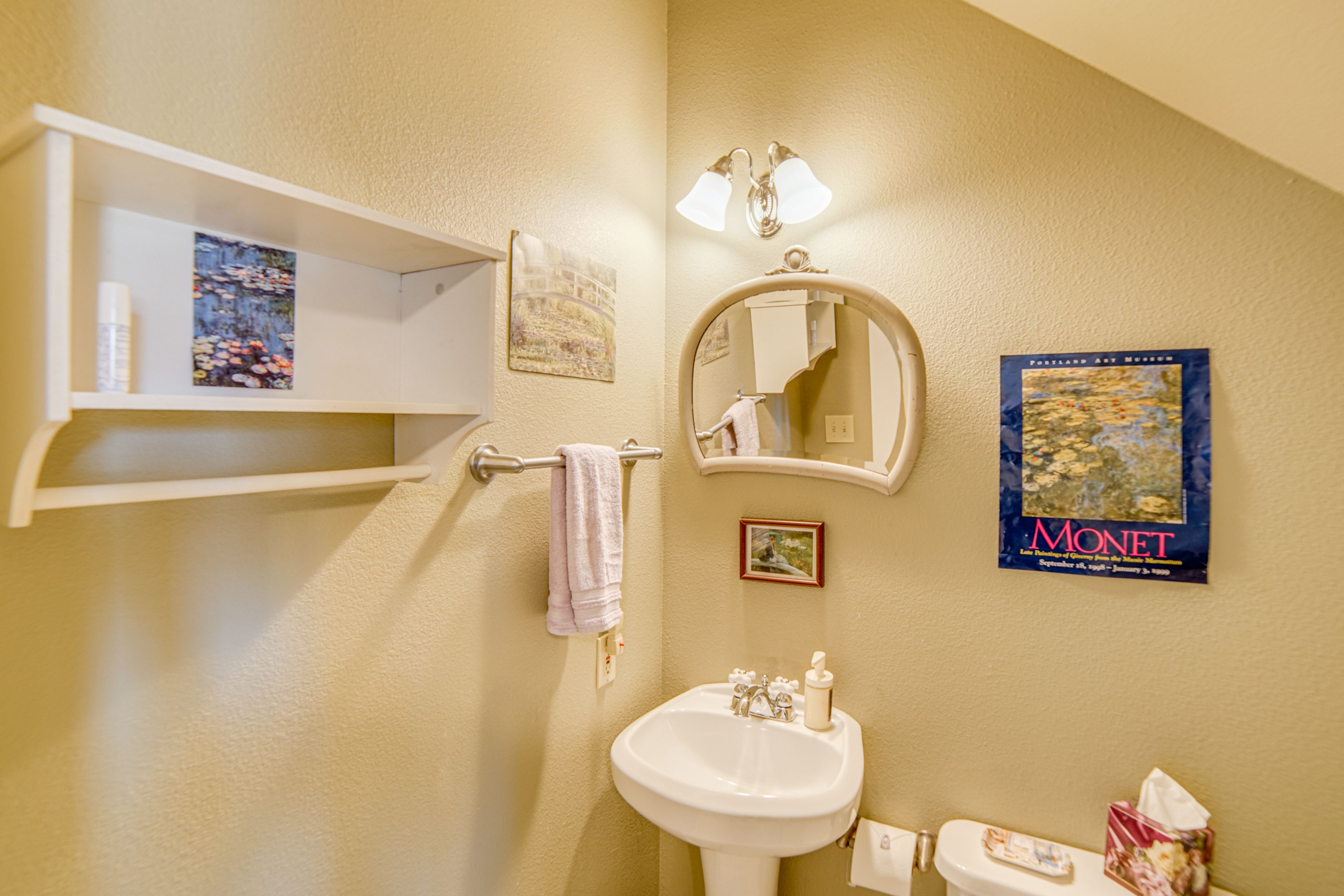 En-Suite Half Bathroom | 2nd Floor