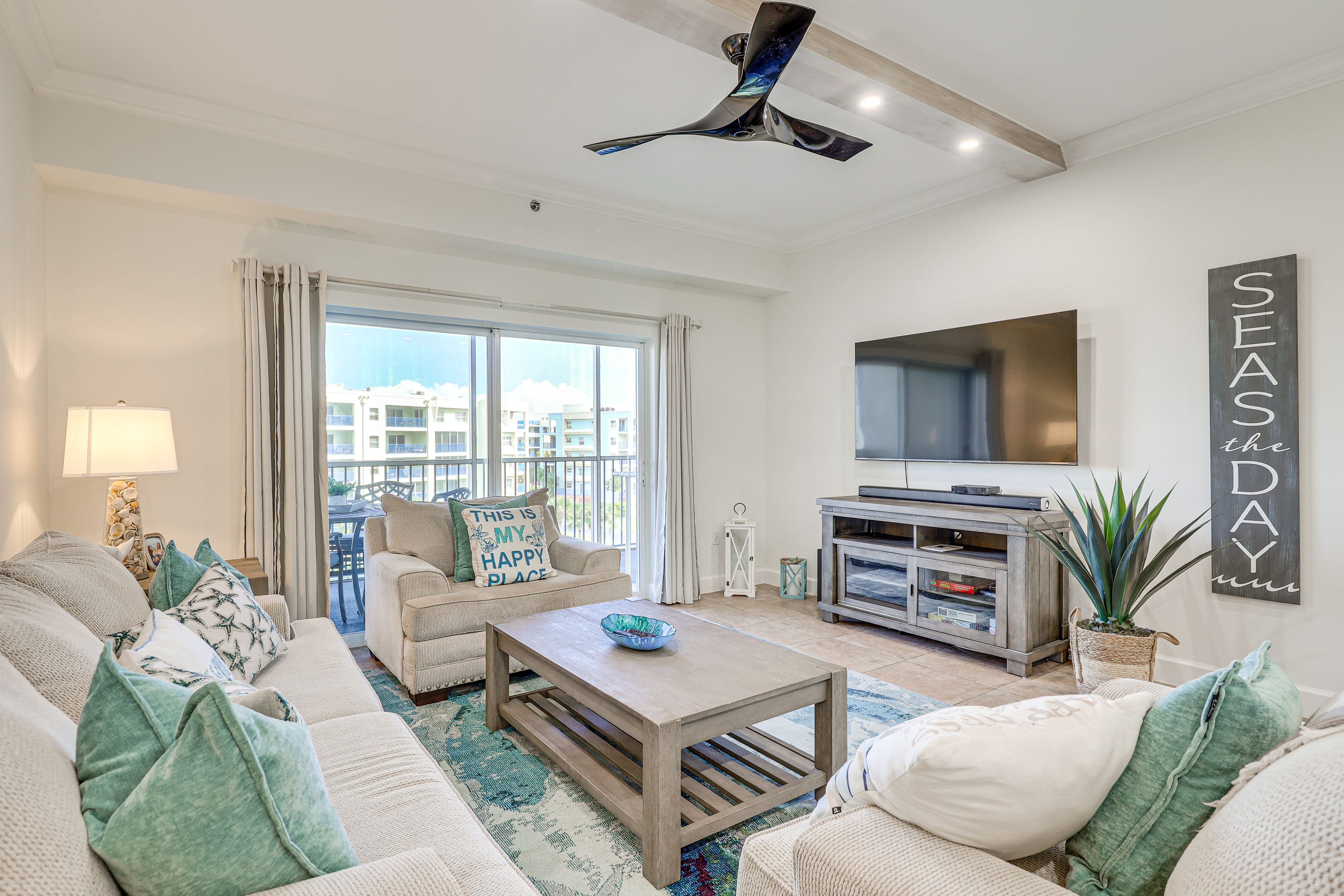 Living Room | Free WiFi | Smart TV