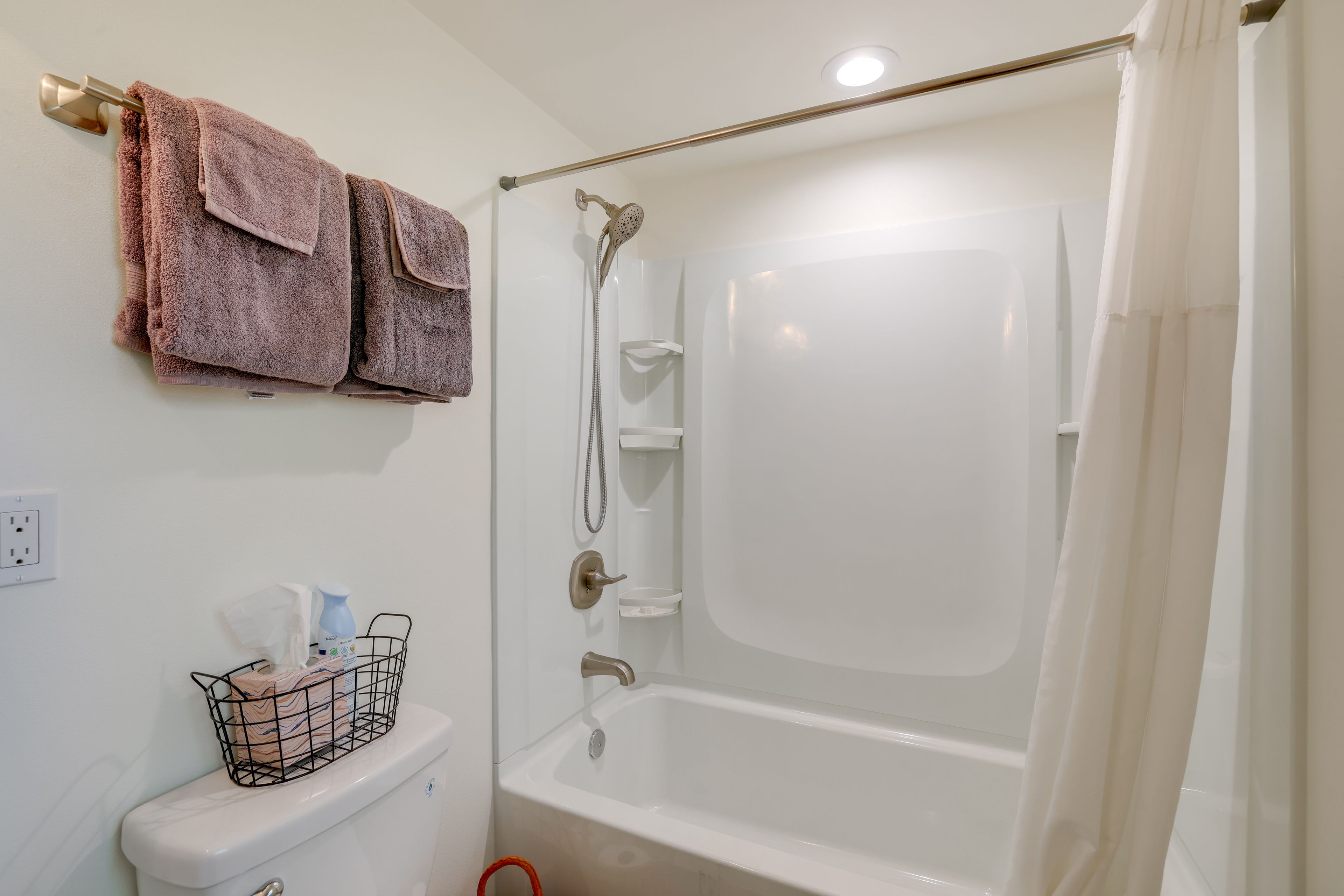 Full Bathroom | Washer & Dryer