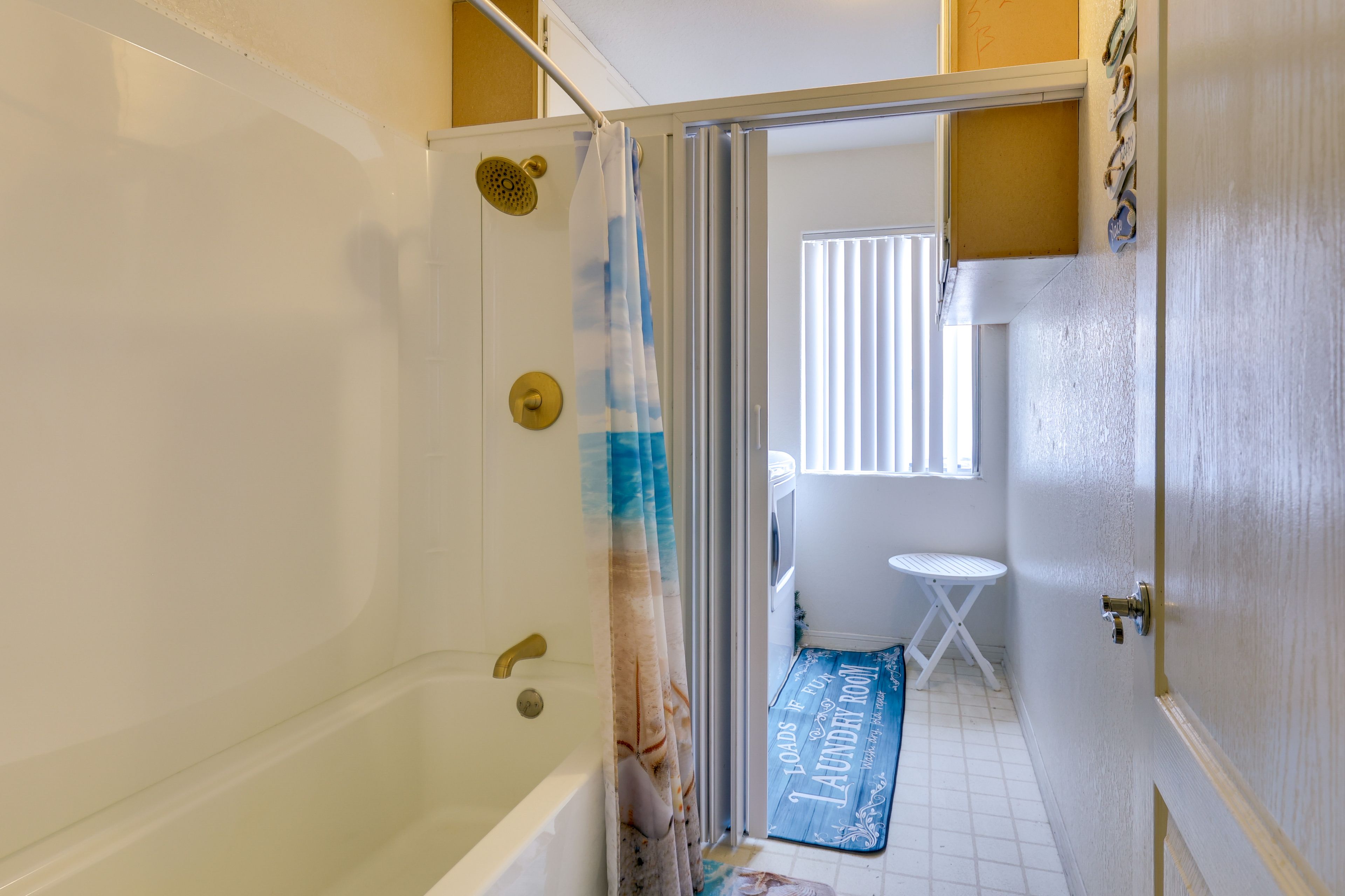 Full Bathroom | 1st Floor