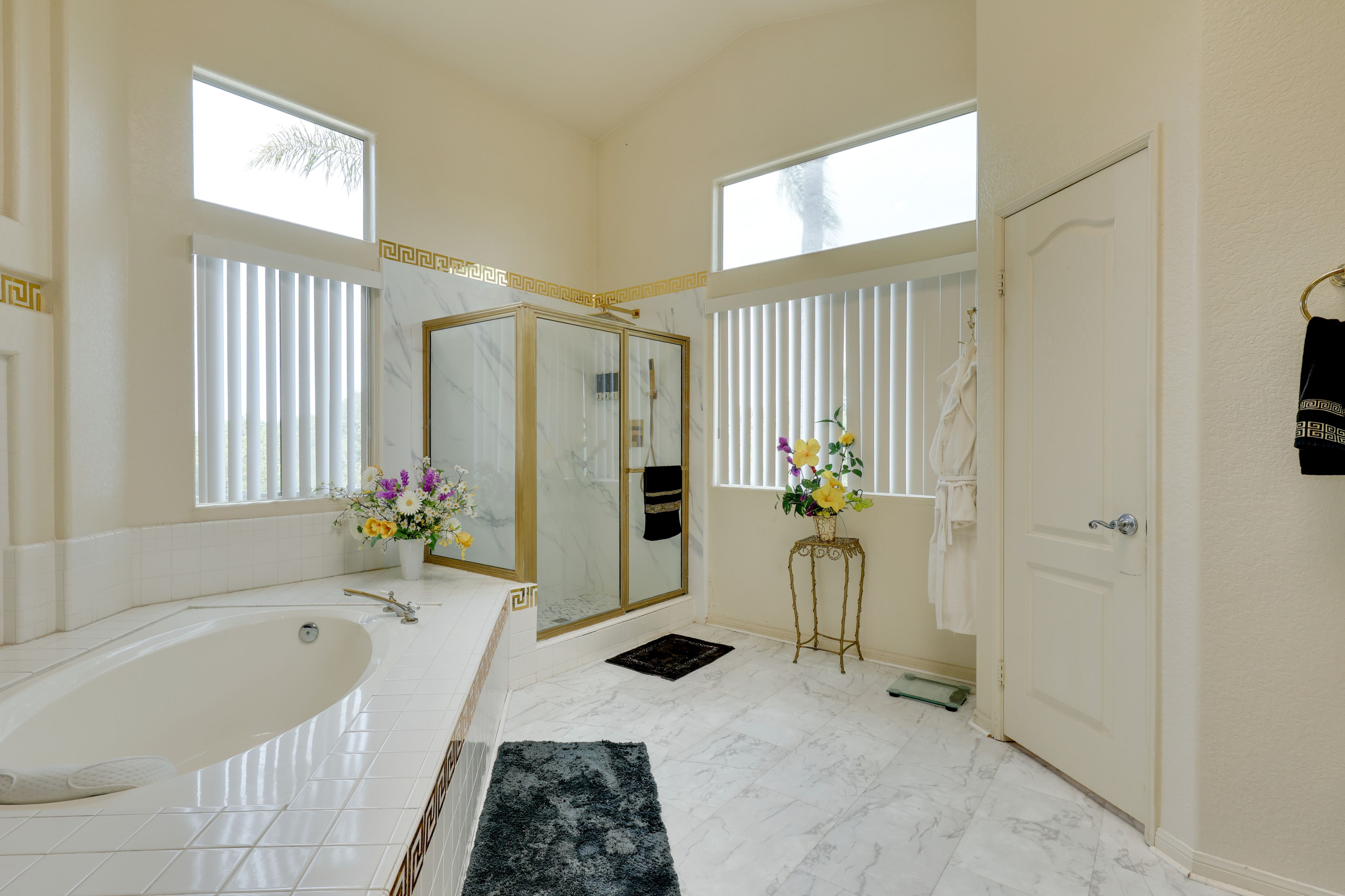 Full Bathroom | 2nd Floor