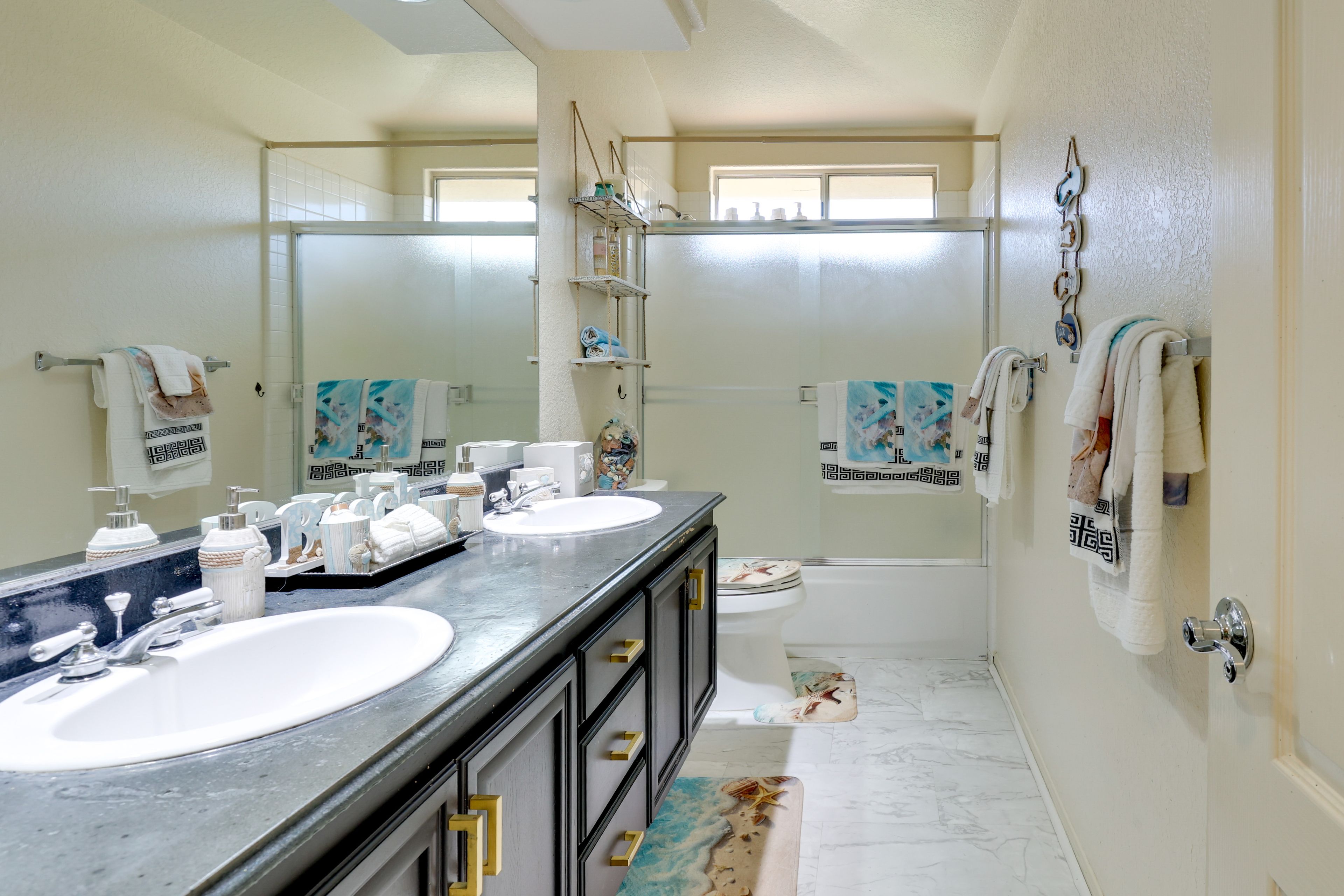 Full Bathroom | 2nd Floor