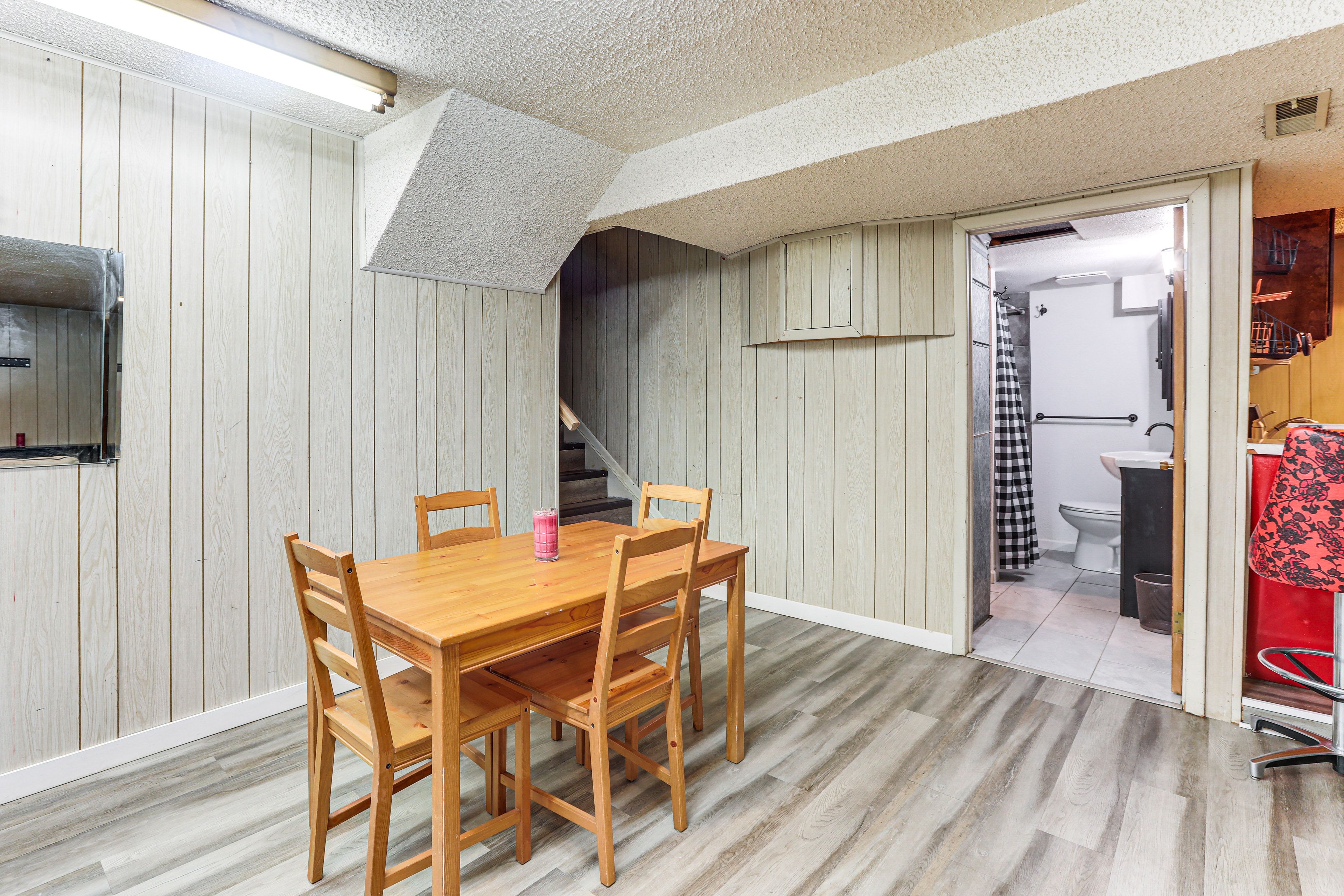 Dining Table | Dishware/Flatware