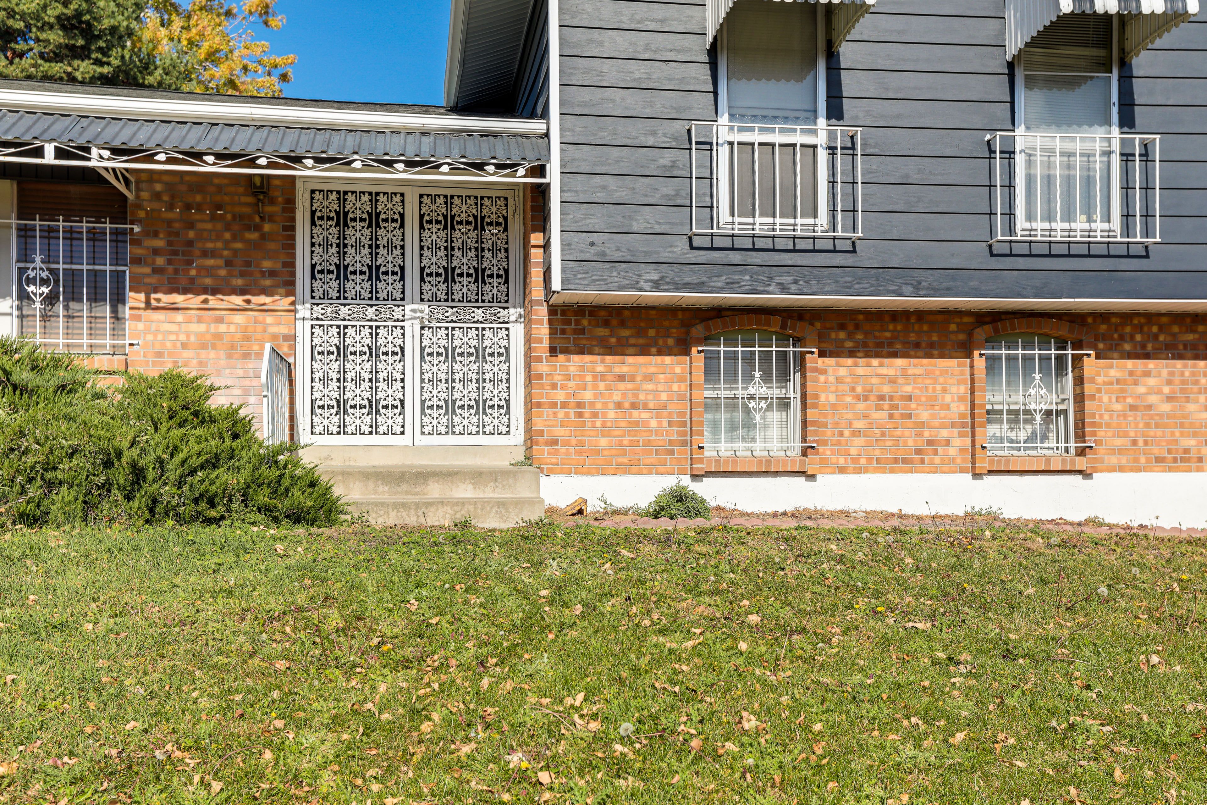 Studio Exterior | Keyless Entry