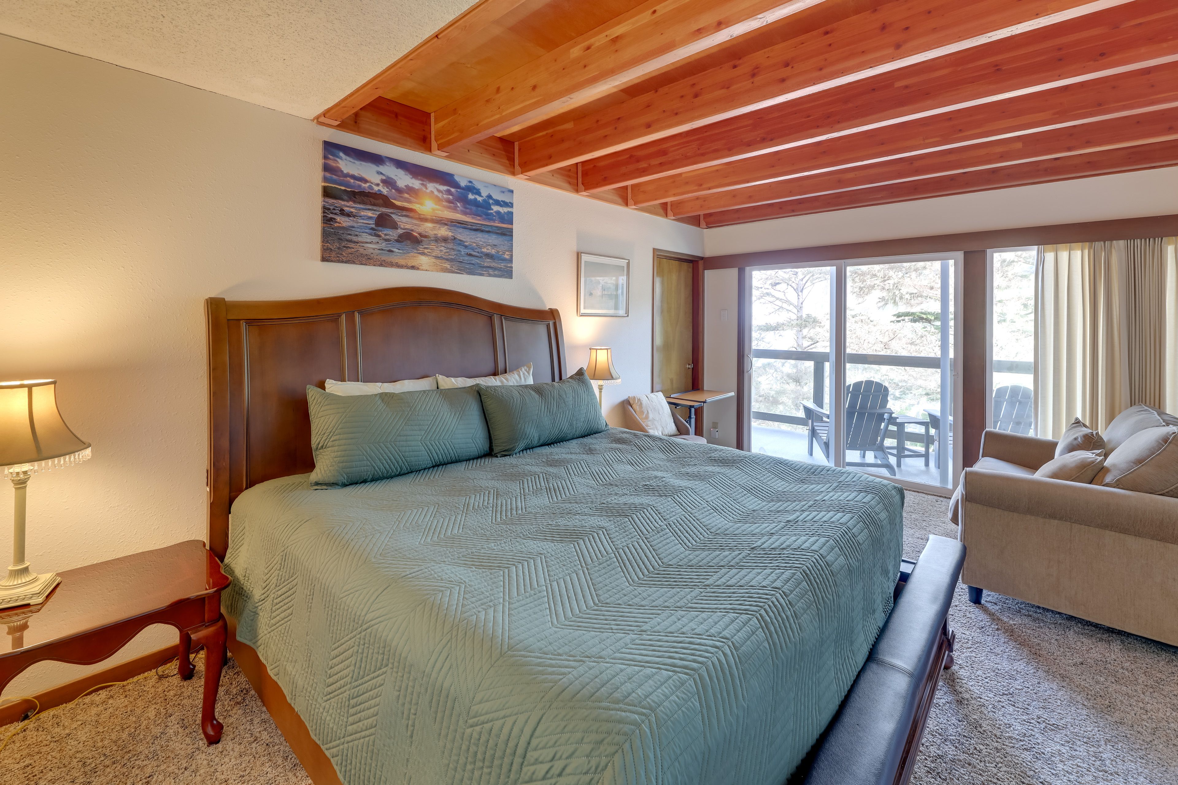 Studio Interior | Queen Bed