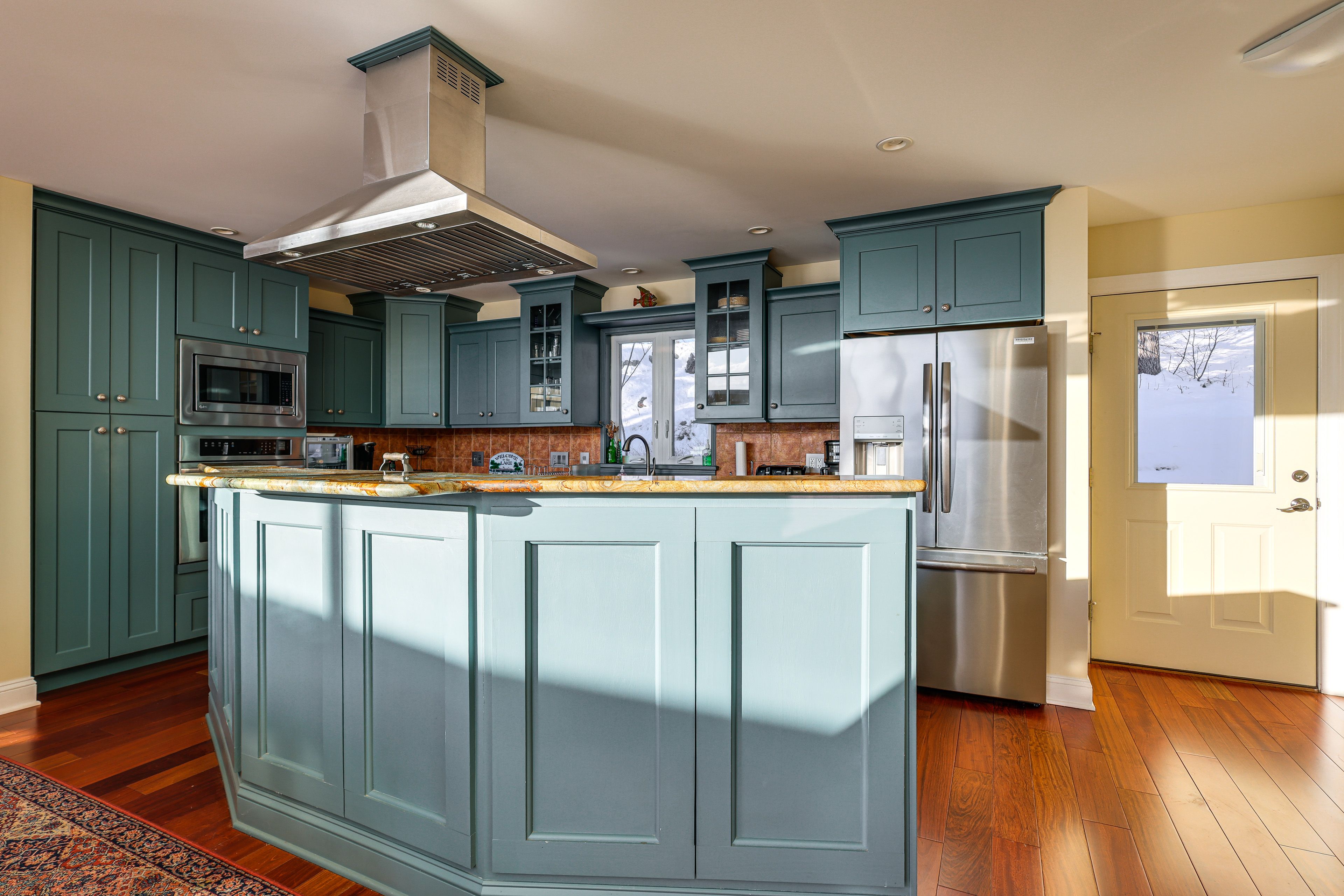 Kitchen | Main Level