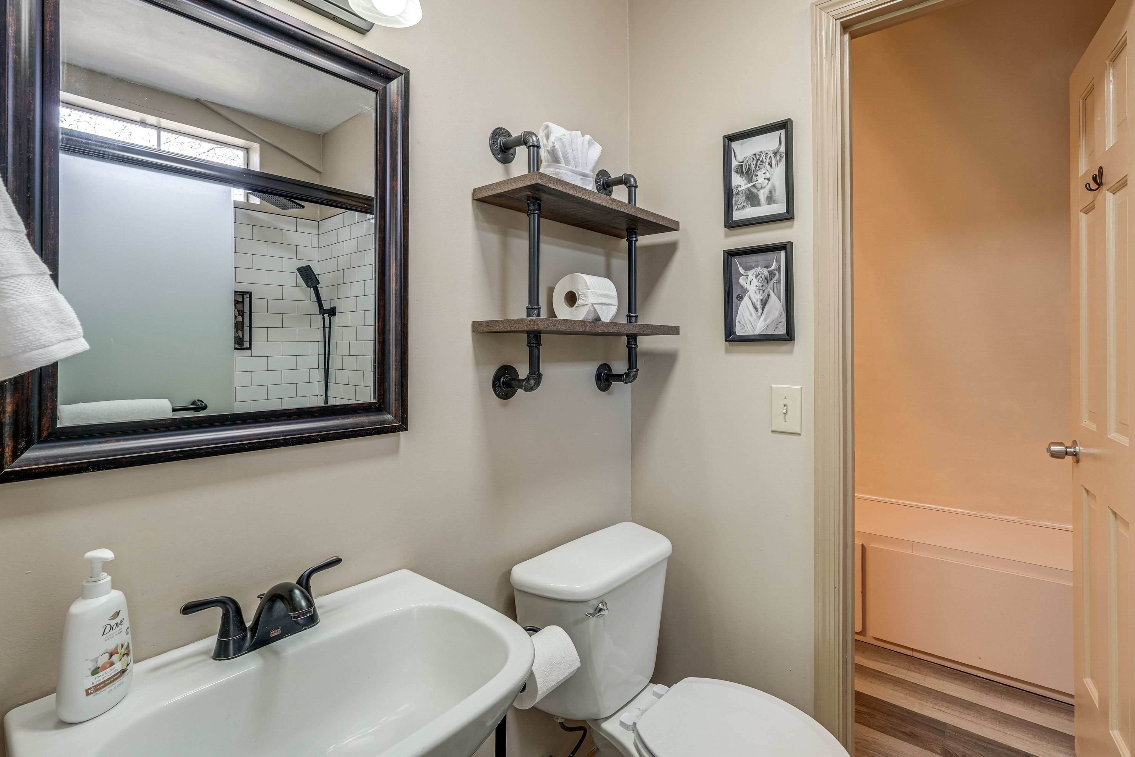 En-Suite Bathroom | Top Level | Complimentary Toiletries