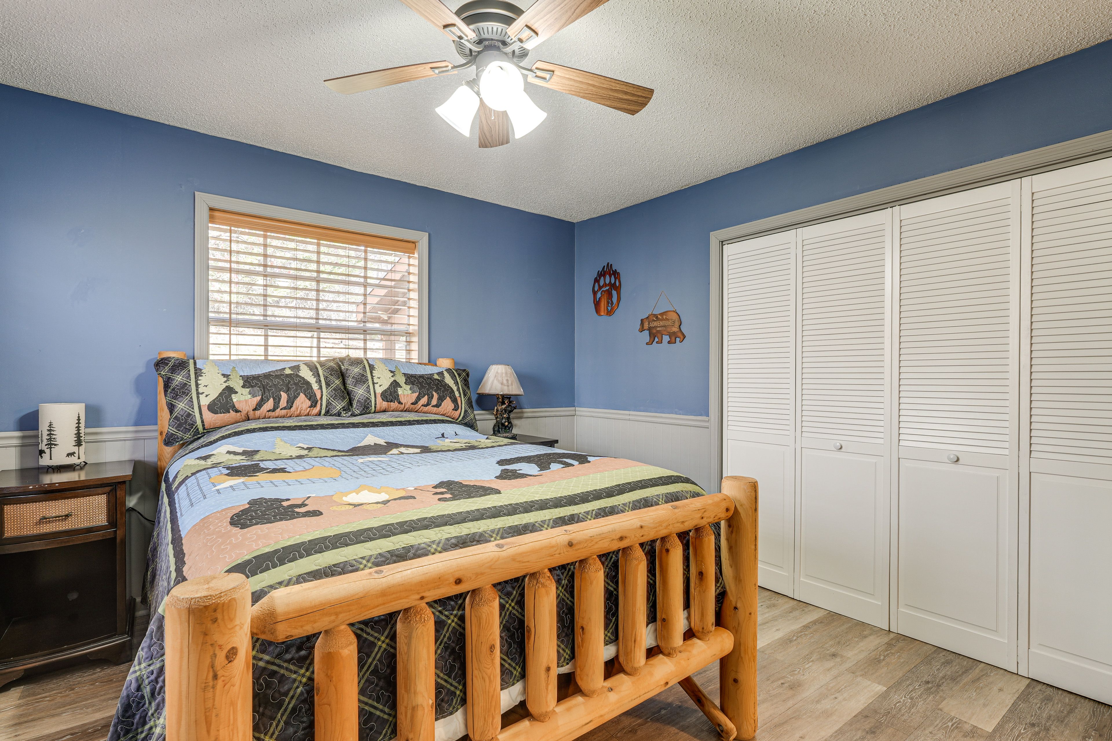 Bedroom 1 | Main Level | Queen Bed | Linens Provided