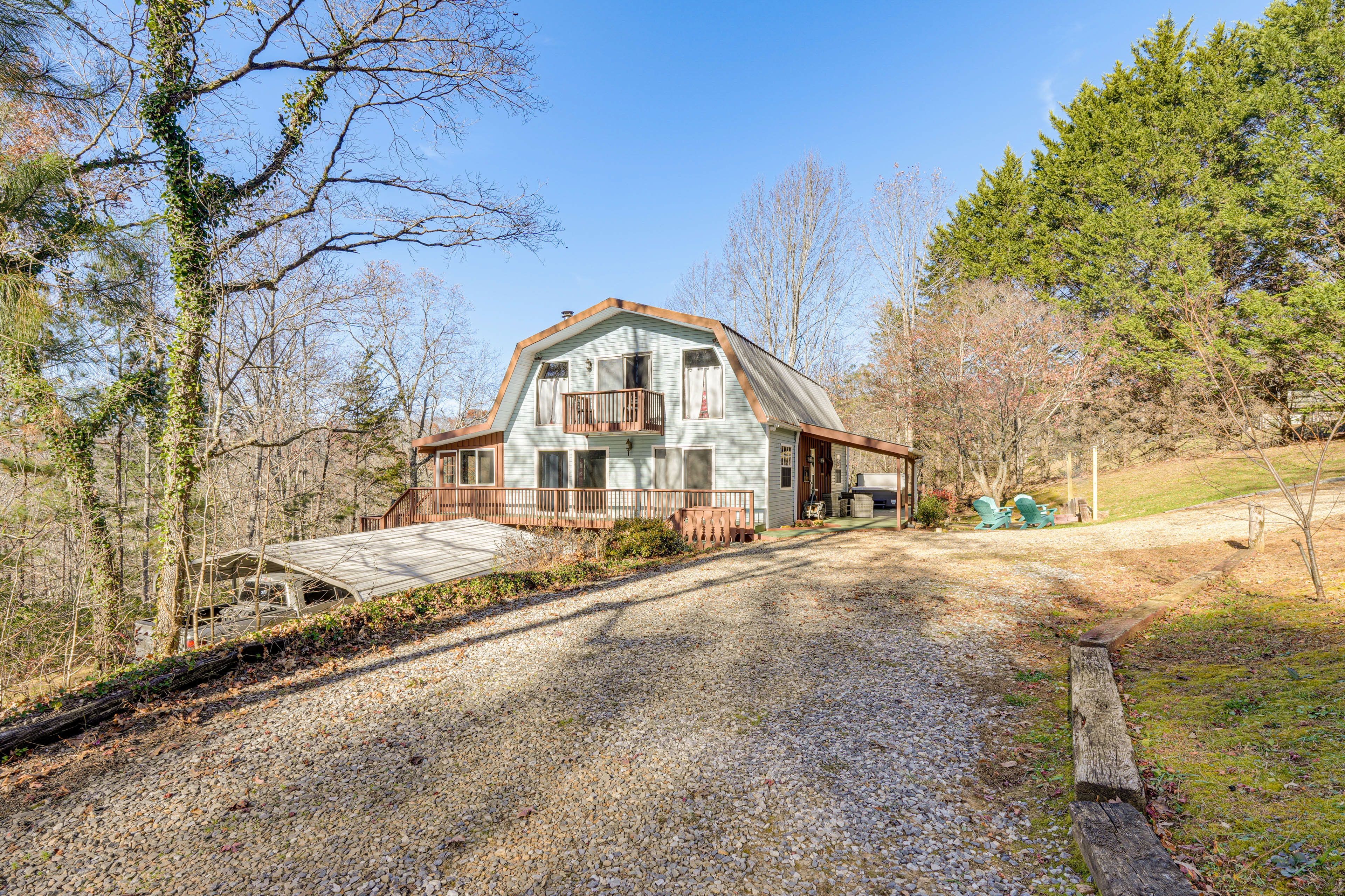 Parking | 2 Driveways (4 Vehicles)