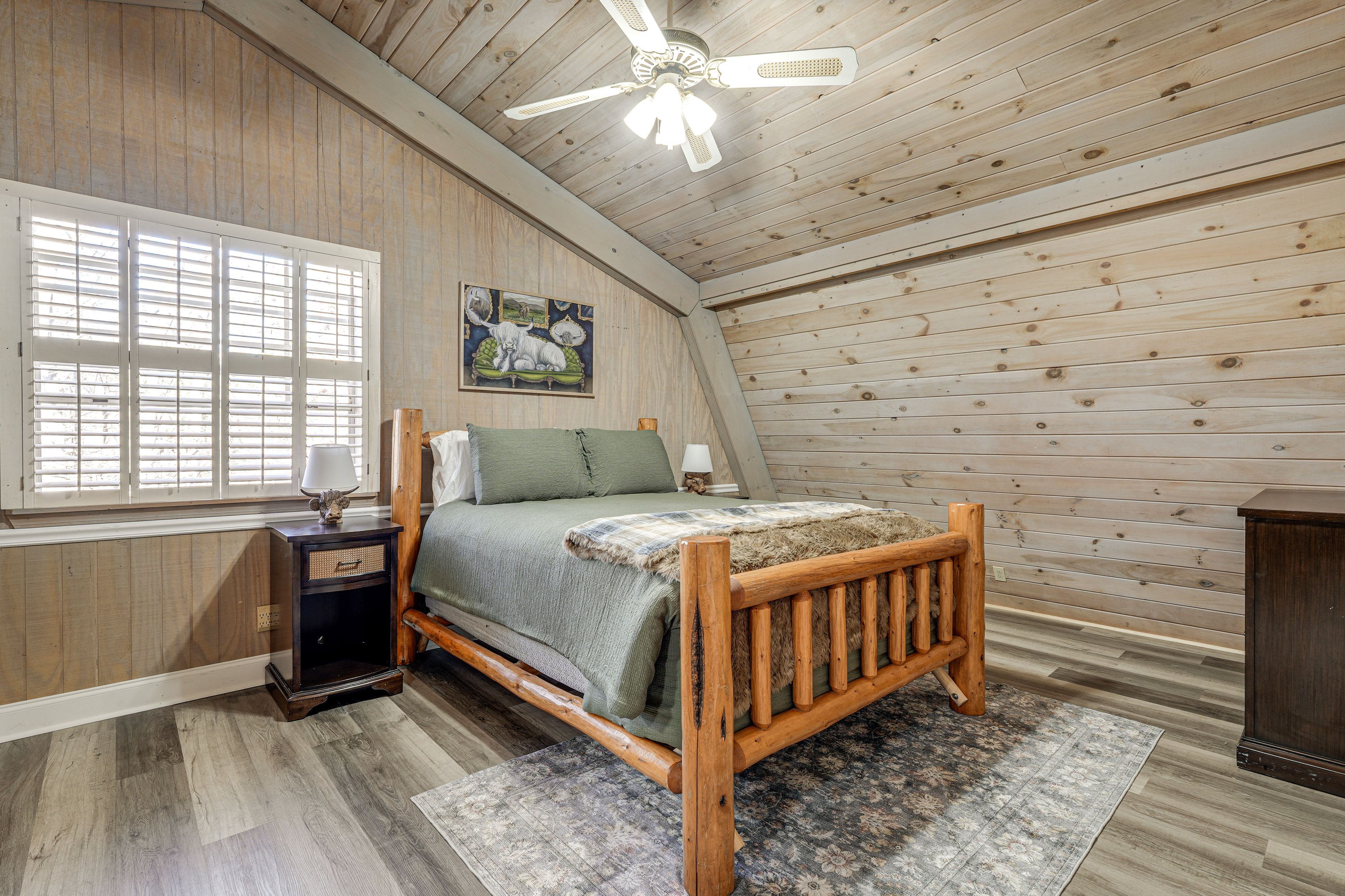 Bedroom 3 | Top Level | Queen Bed