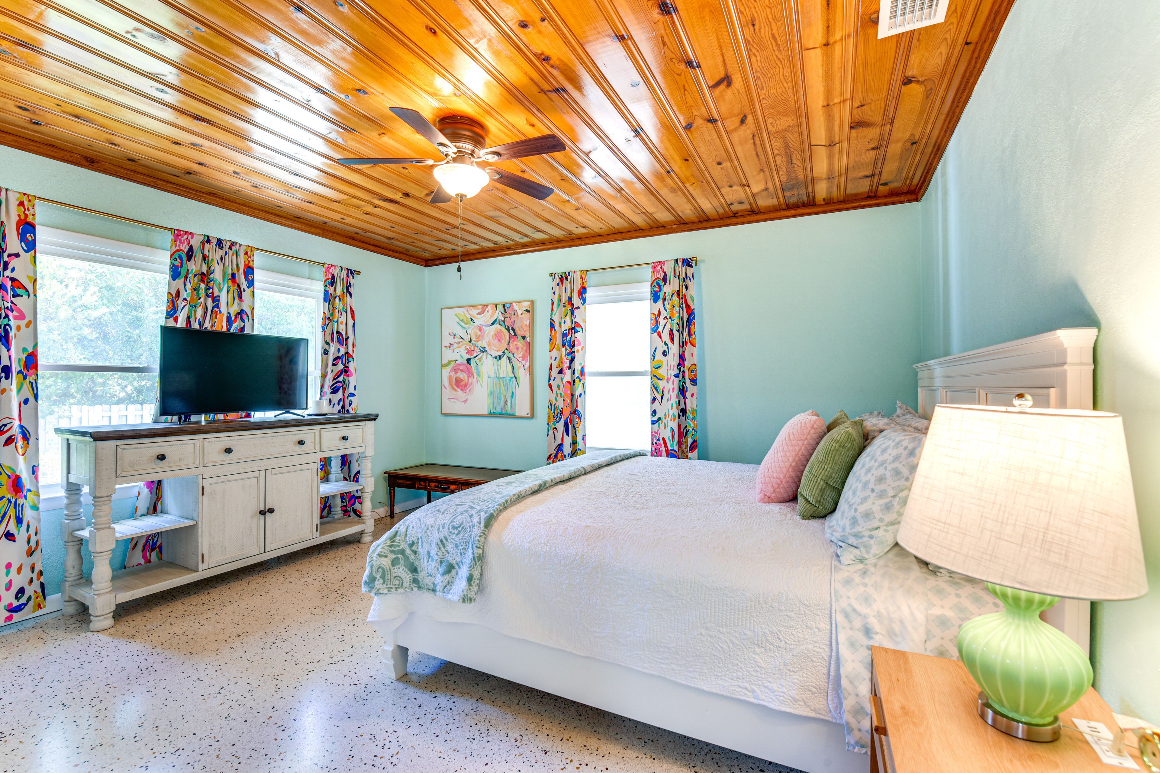 Bedroom 1 | King Bed