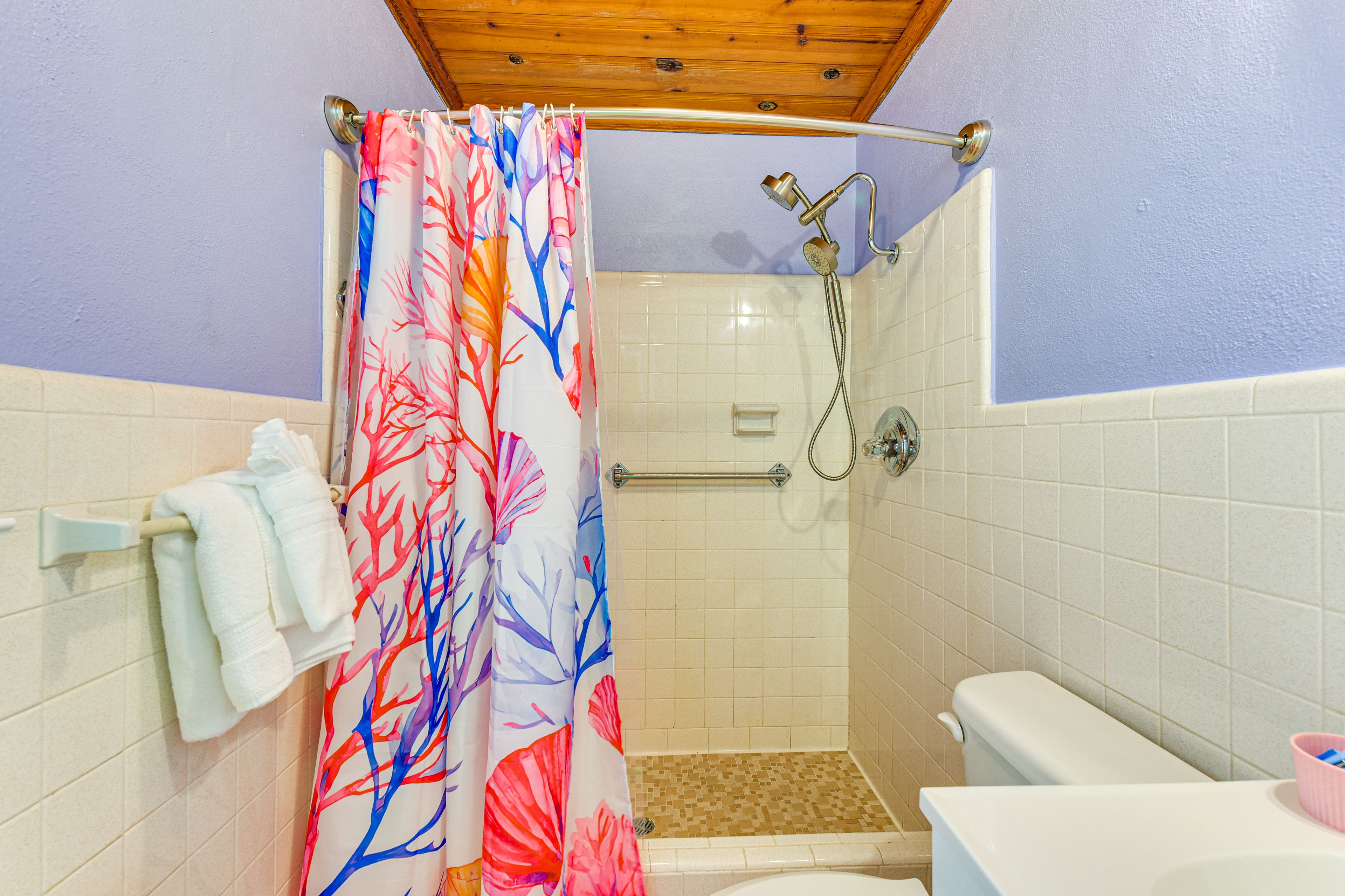 Full Bathroom | Complimentary Toiletries