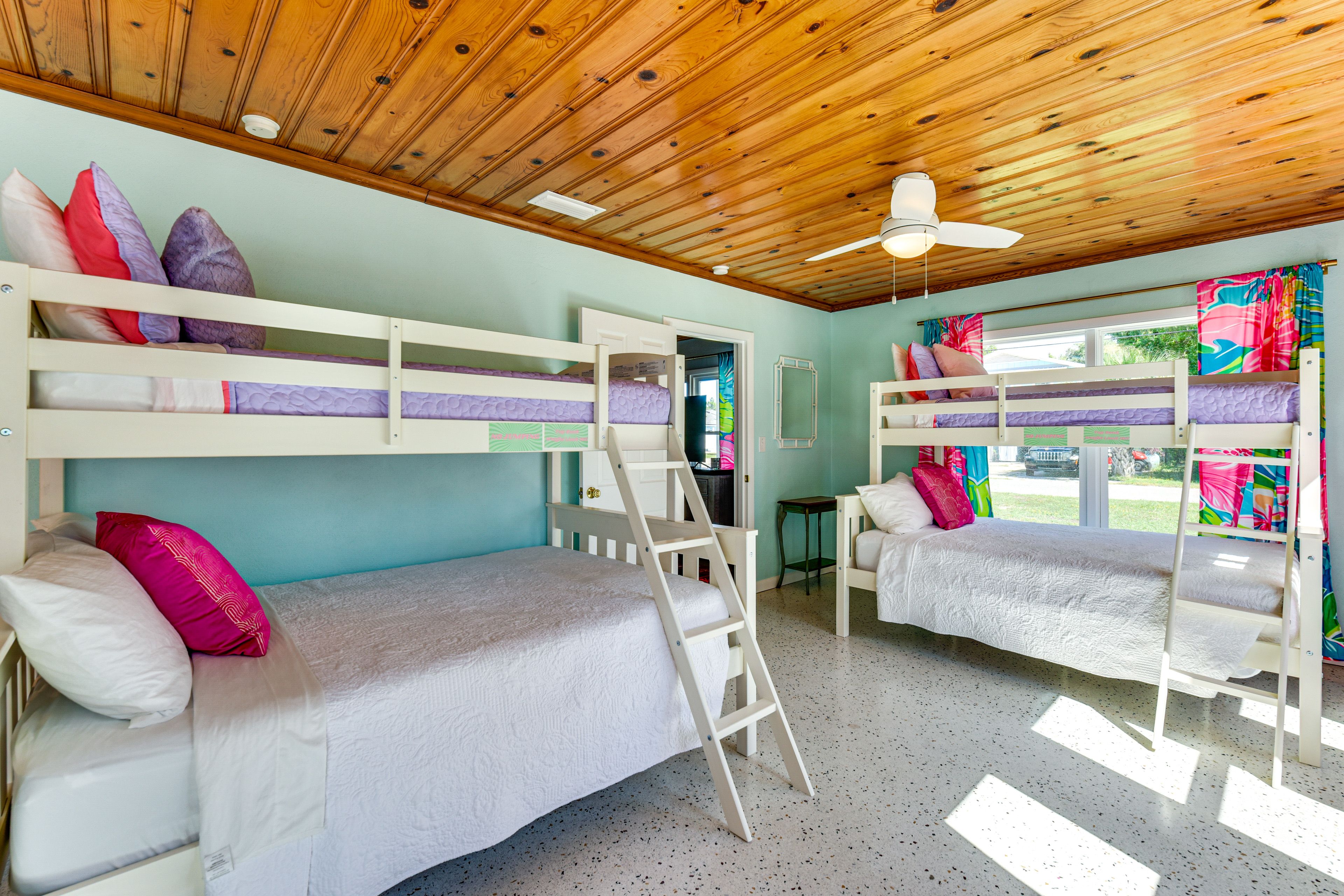 Bedroom 3 | 2 Twin/Full Bunk Beds | Smart TV