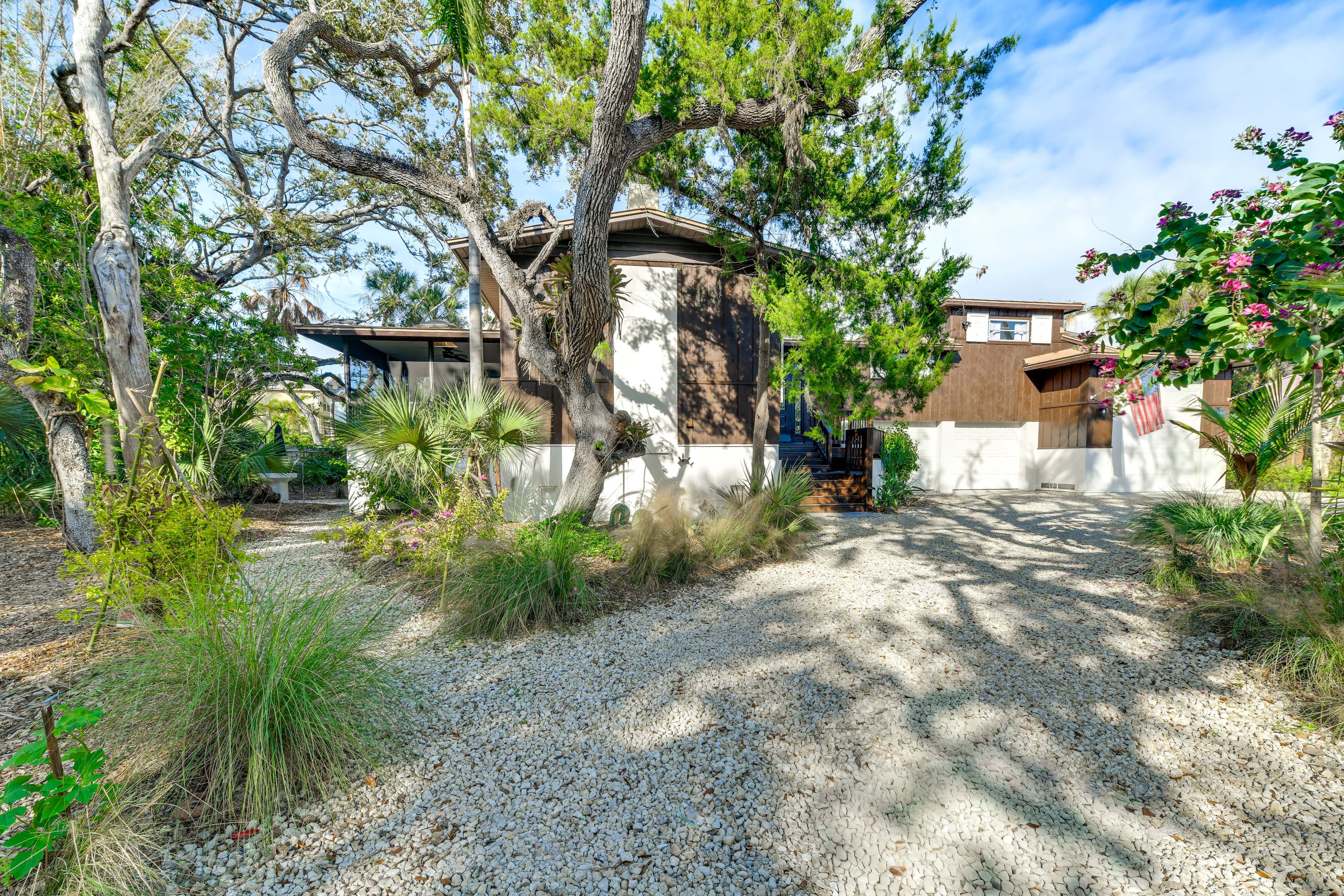 Parking | Driveway (4 Vehicles)