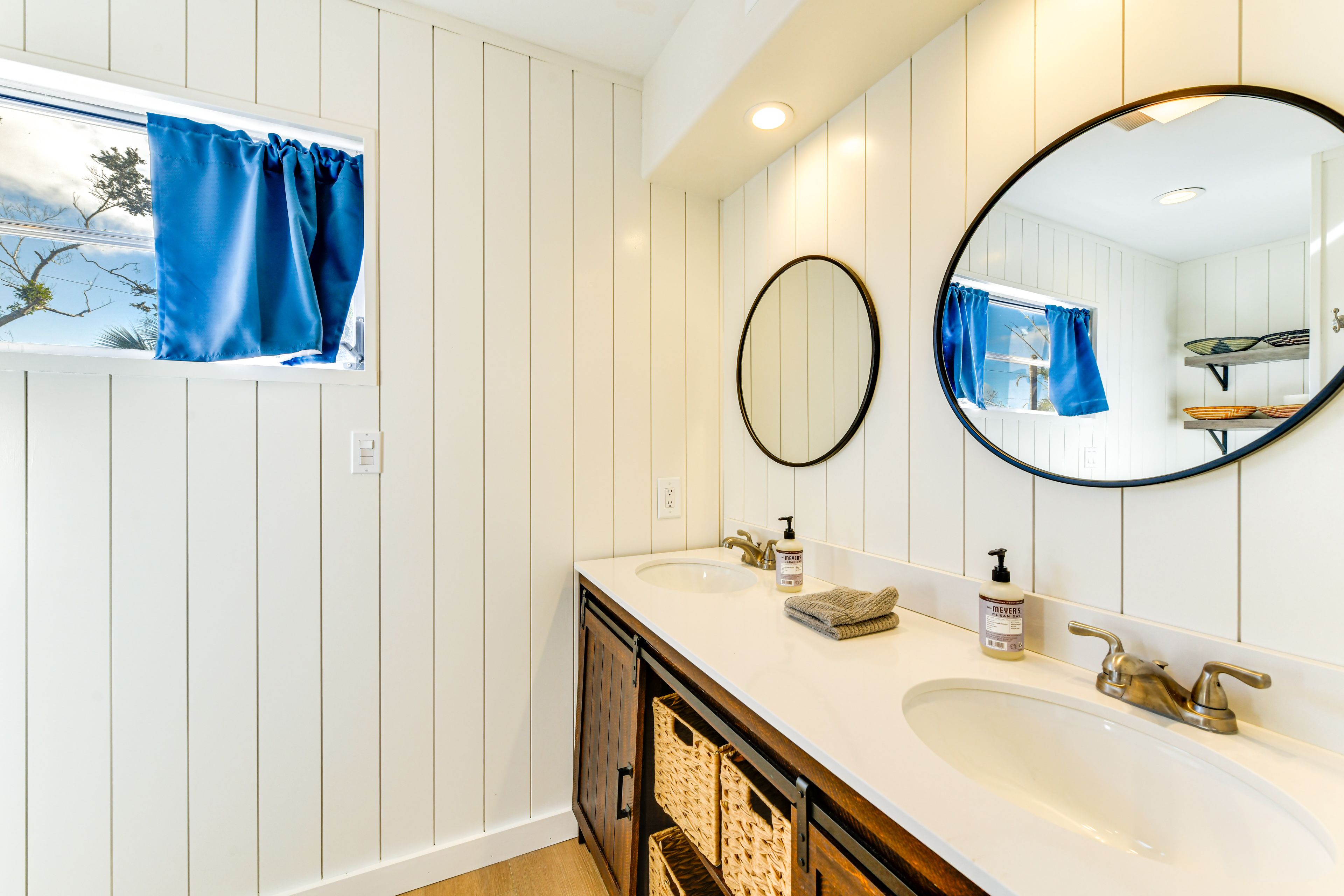 Full Bathroom | Upper Level