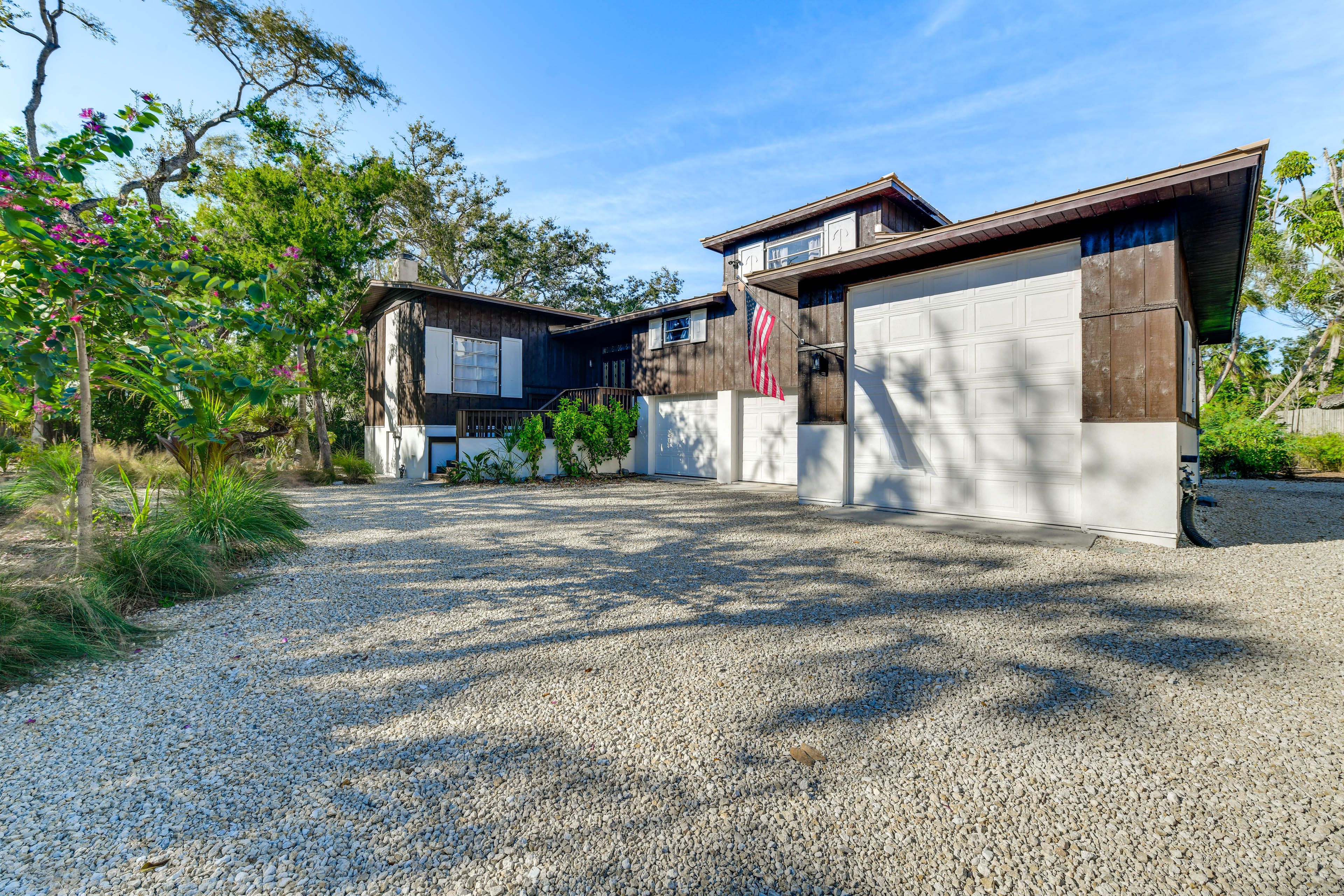 Siesta Key Vacation Rental | 3BR | 3.5BA | Stairs Required | 2,167 Sq Ft