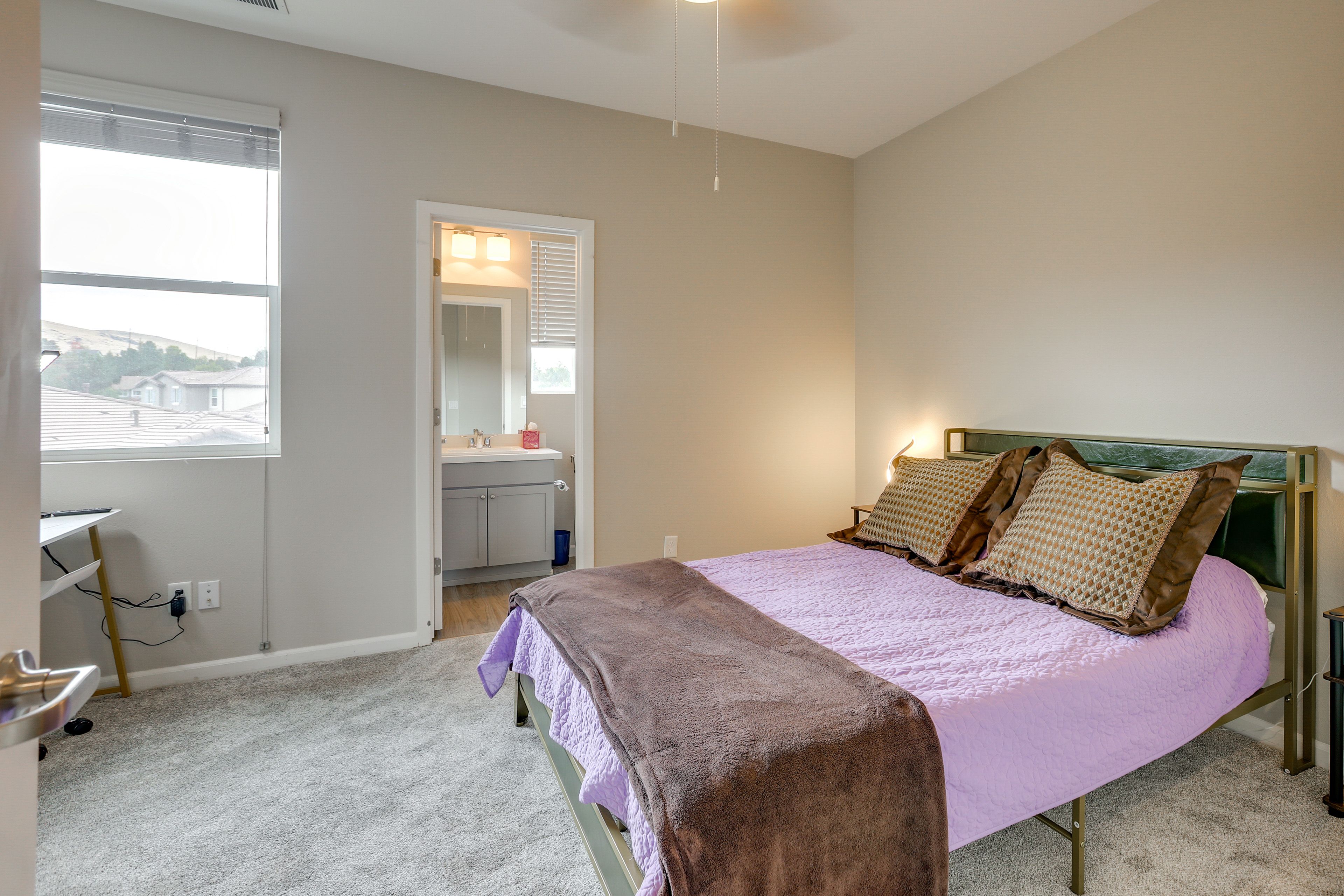 Bedroom 1 | Queen Bed | 3rd Floor | En-Suite Bathroom