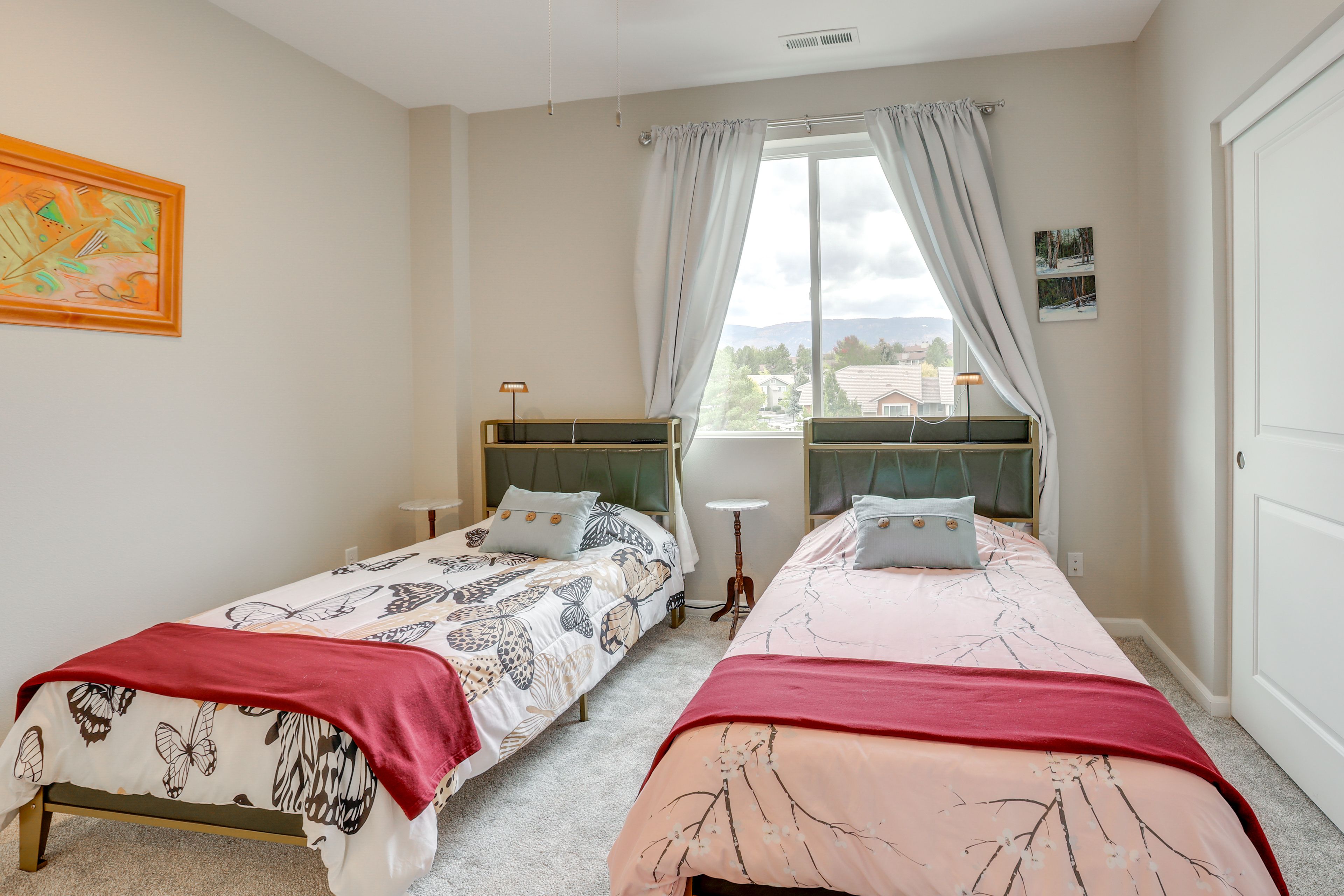 Bedroom 2 | 2 Twin Beds | 3rd Floor