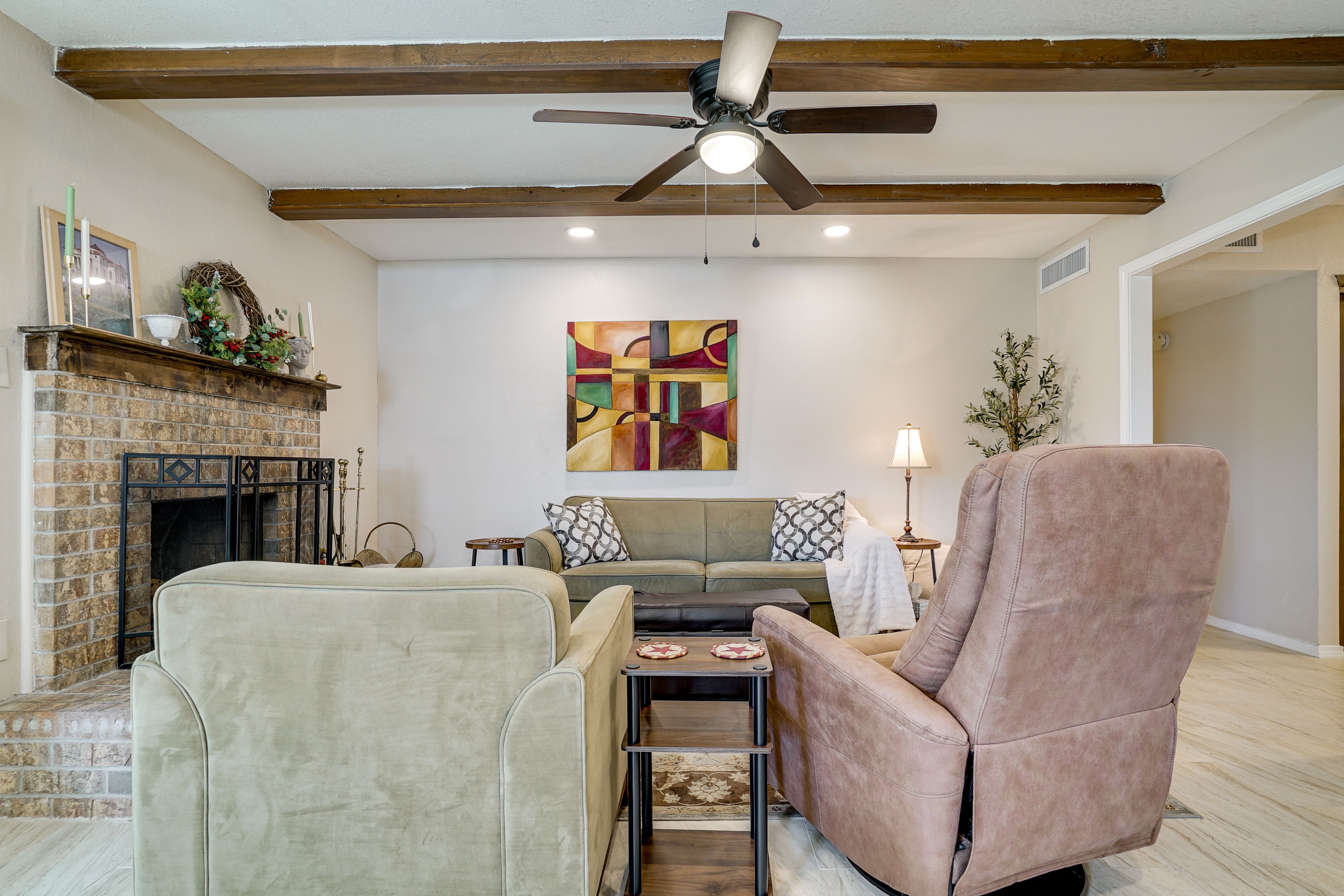 Living Room | Flat-Screen TV | Fireplace (Decorative Only)